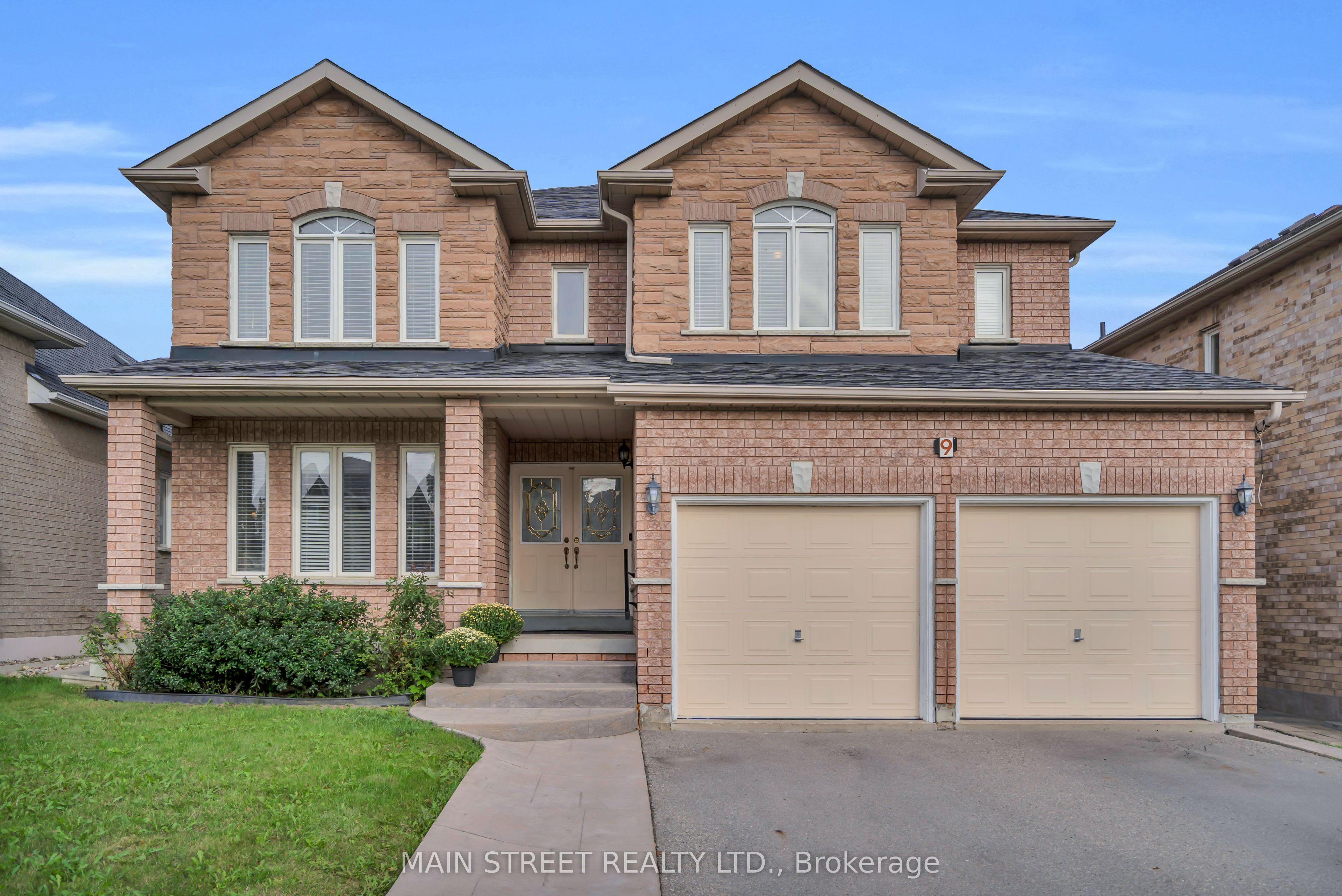 9 Emily Court, Richmond Hill, On L4e 4e5