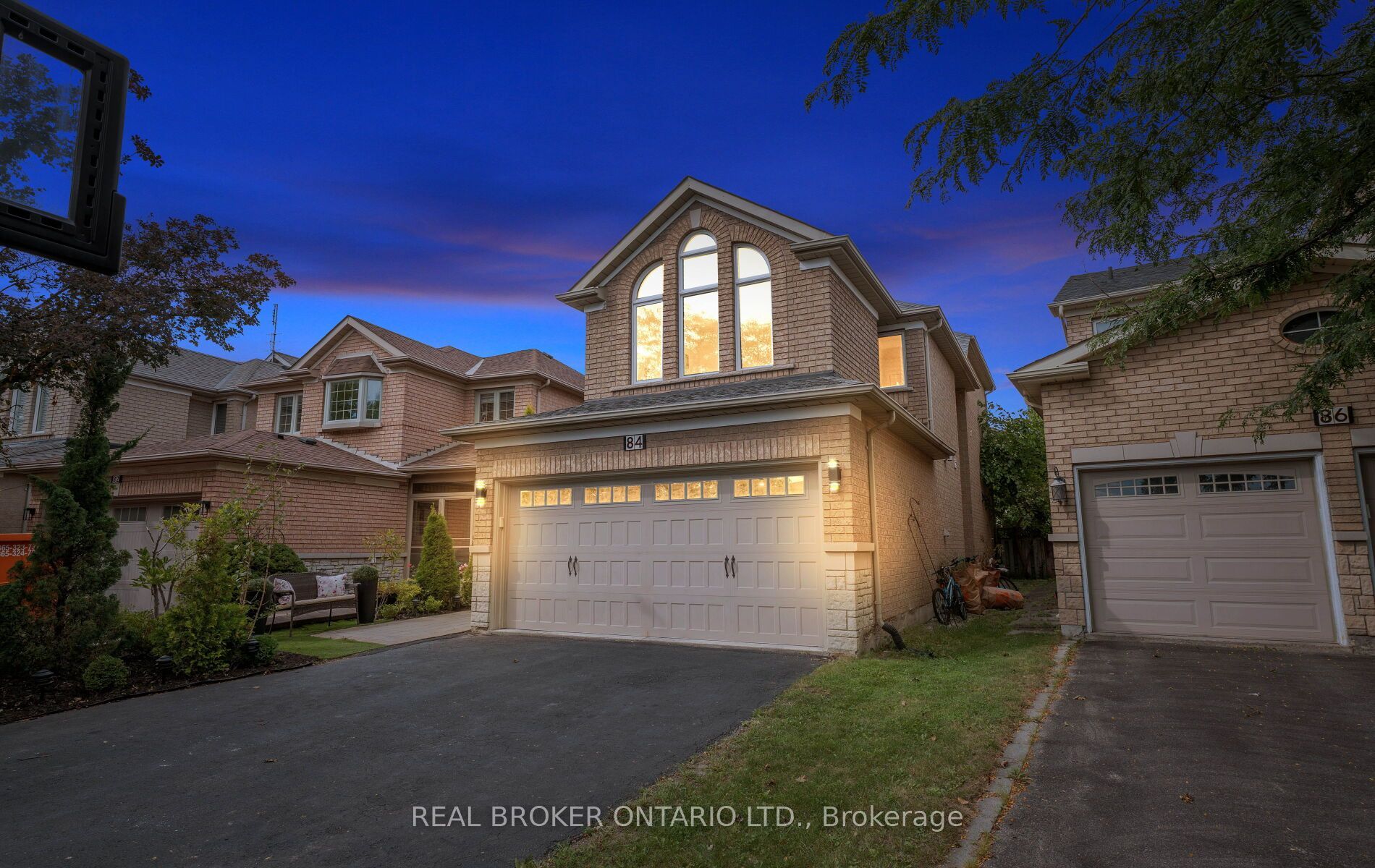 84 Sandway Crescent, Vaughan, On L6a 2m3