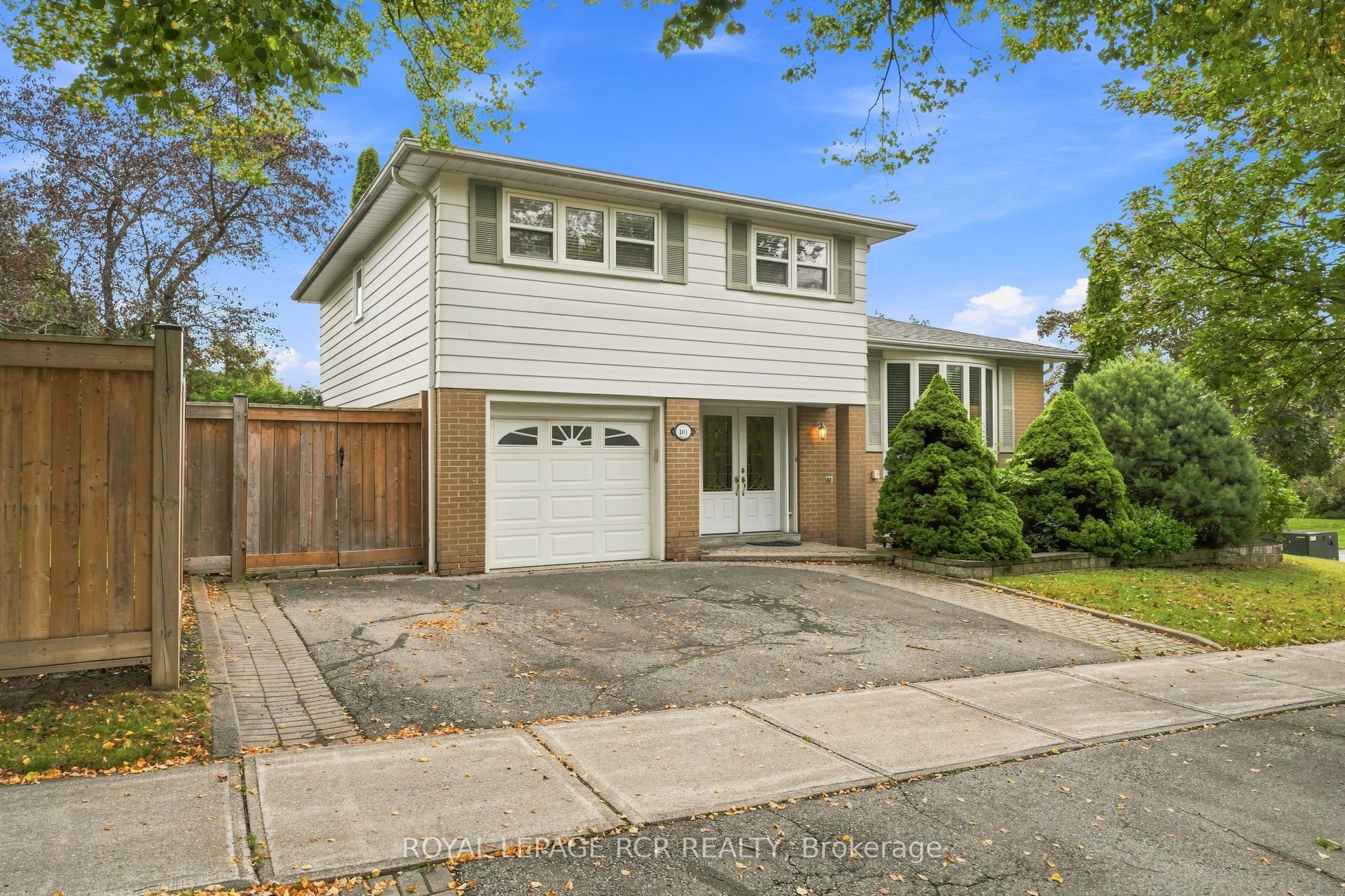 101 Hill Drive, Aurora, On L4g 3a9