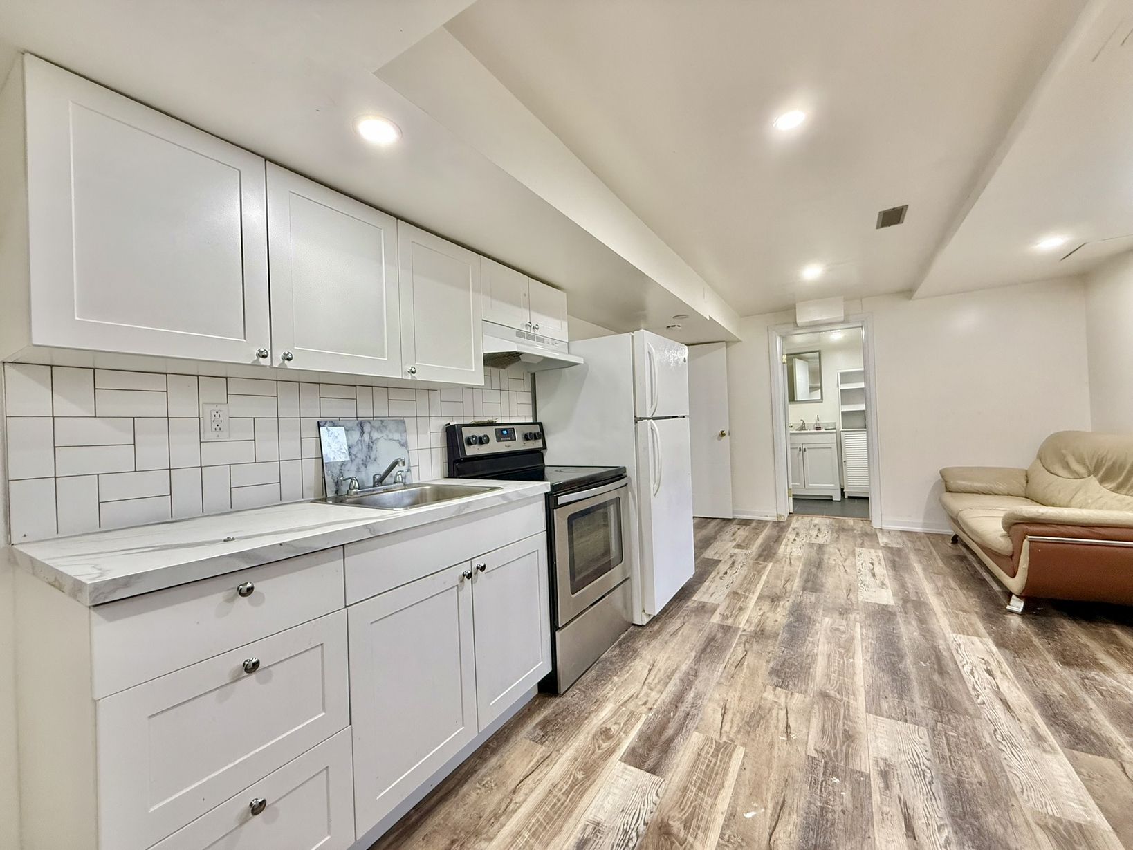 116 Cherrywood Drive Bsmt, Newmarket, On L3y 2x7
