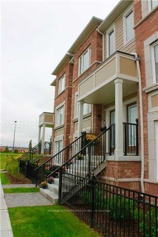 26 Walter Dove Court, Aurora, On L4g 0s8