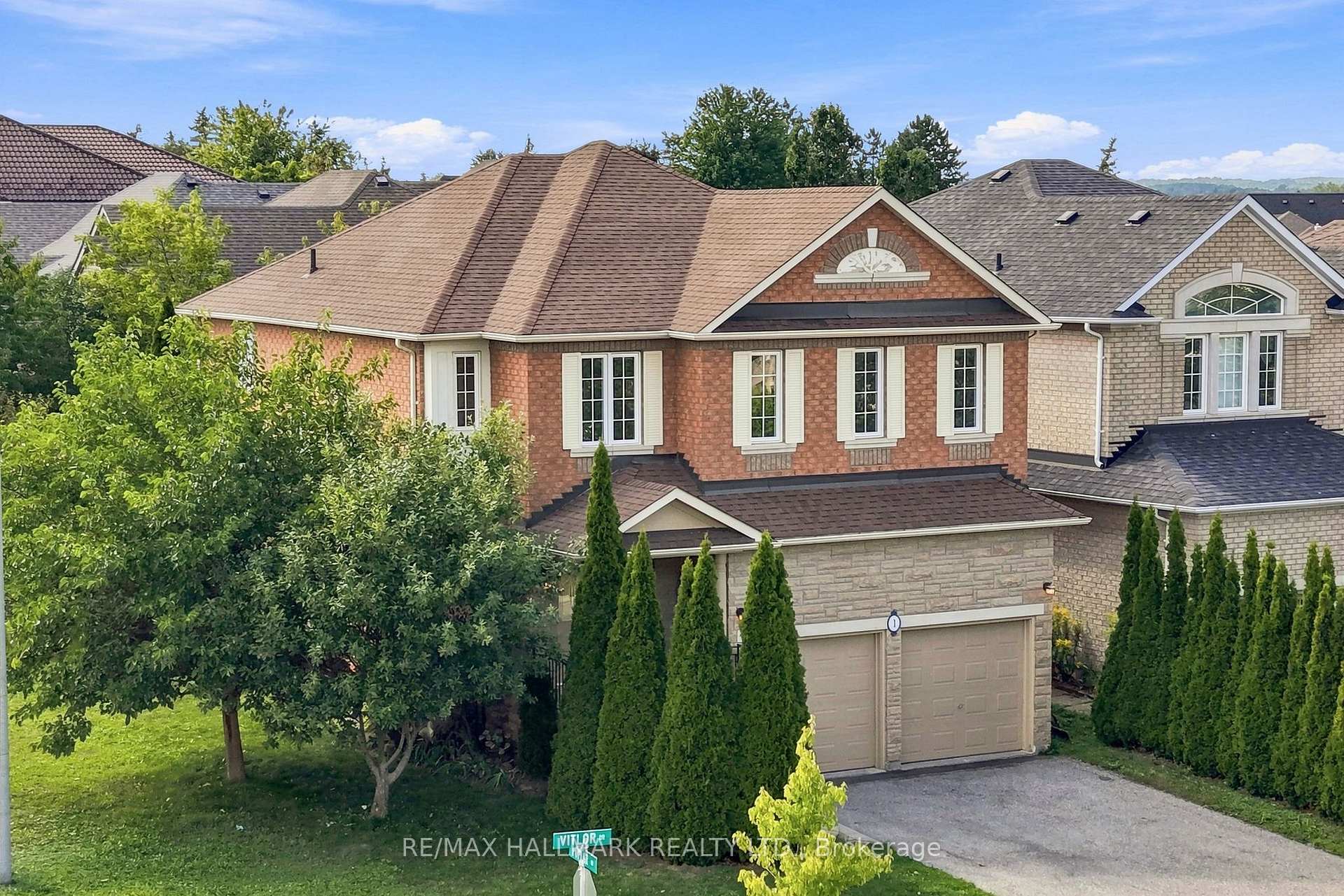 1 Vitlor Drive, Richmond Hill, On L4e 2y4