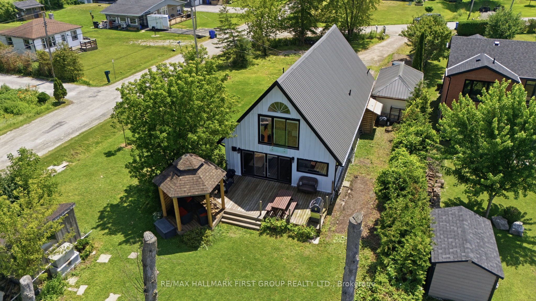 26 Burnie Road, Georgina, On L0e 1n0