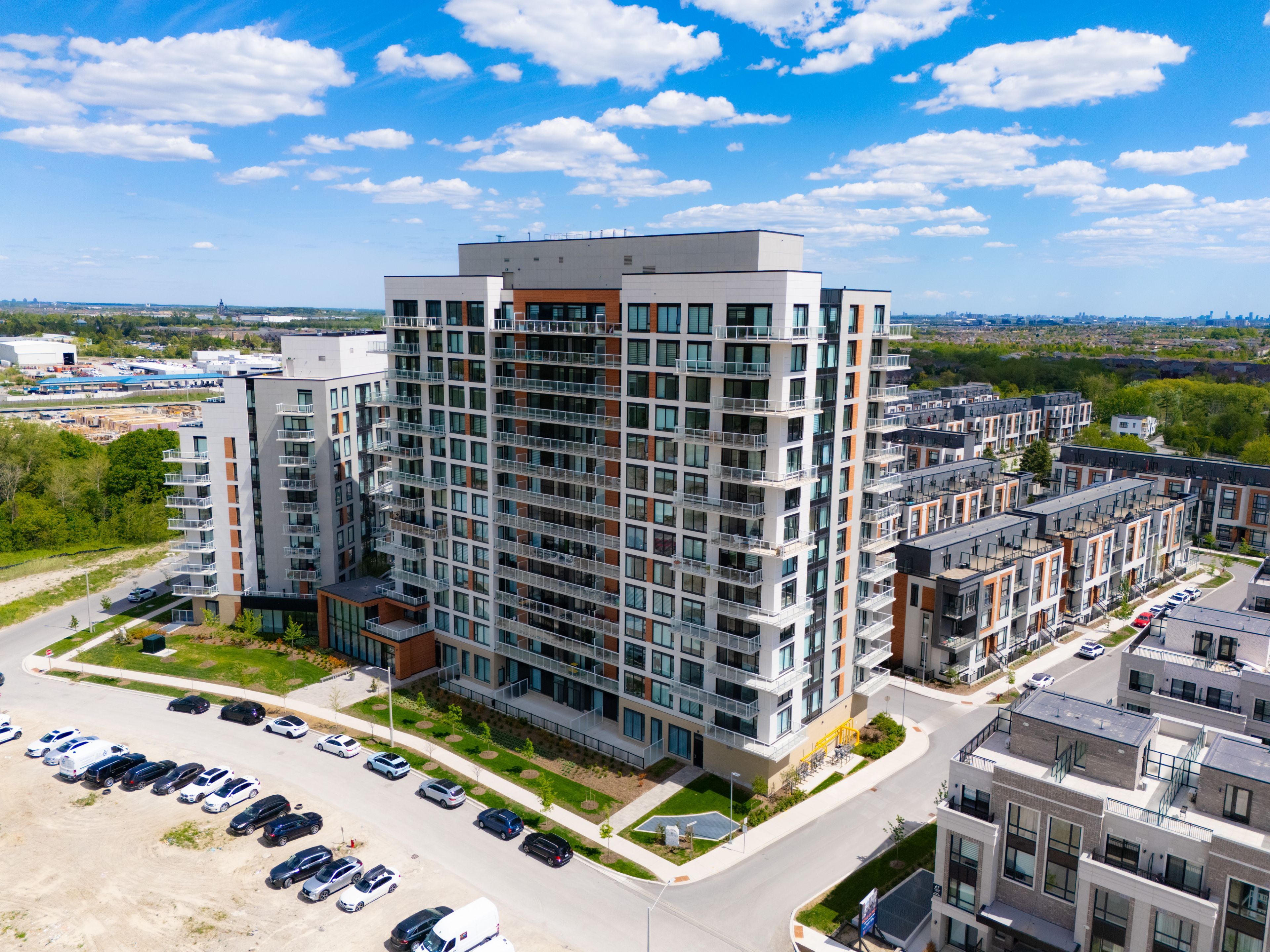 6 David Eyer Road 713, Richmond Hill, On L4s 0n5