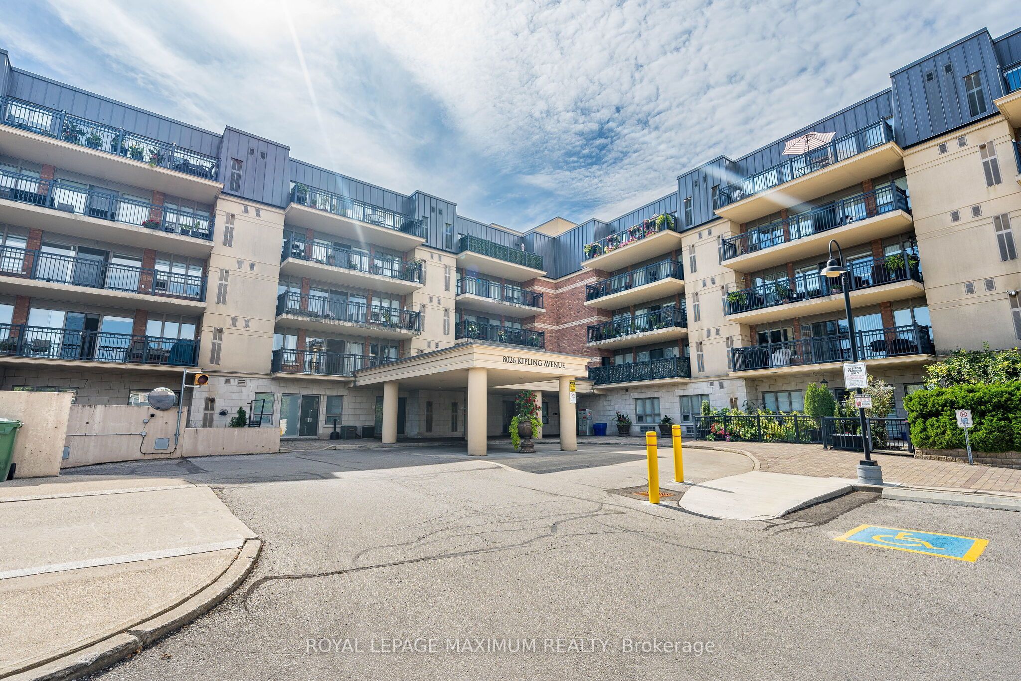 8026 Kipling Avenue 305, Vaughan, On L4l 2a1