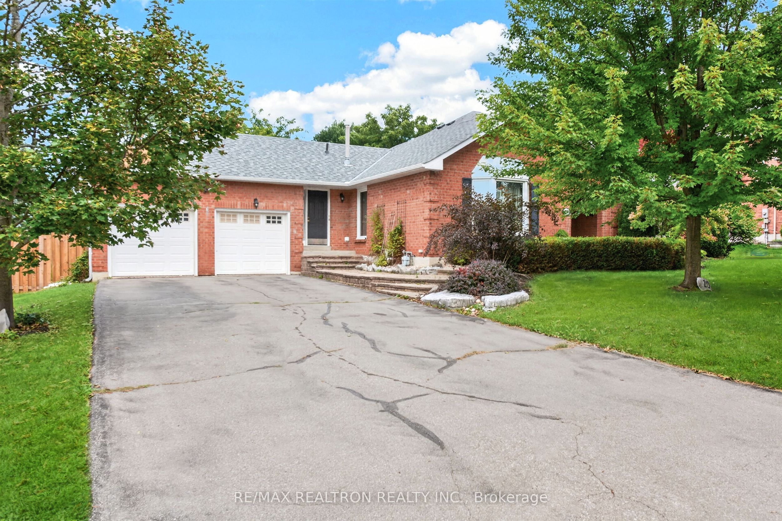 20 Arthur Hall Drive, East Gwillimbury, On L0g 1v0