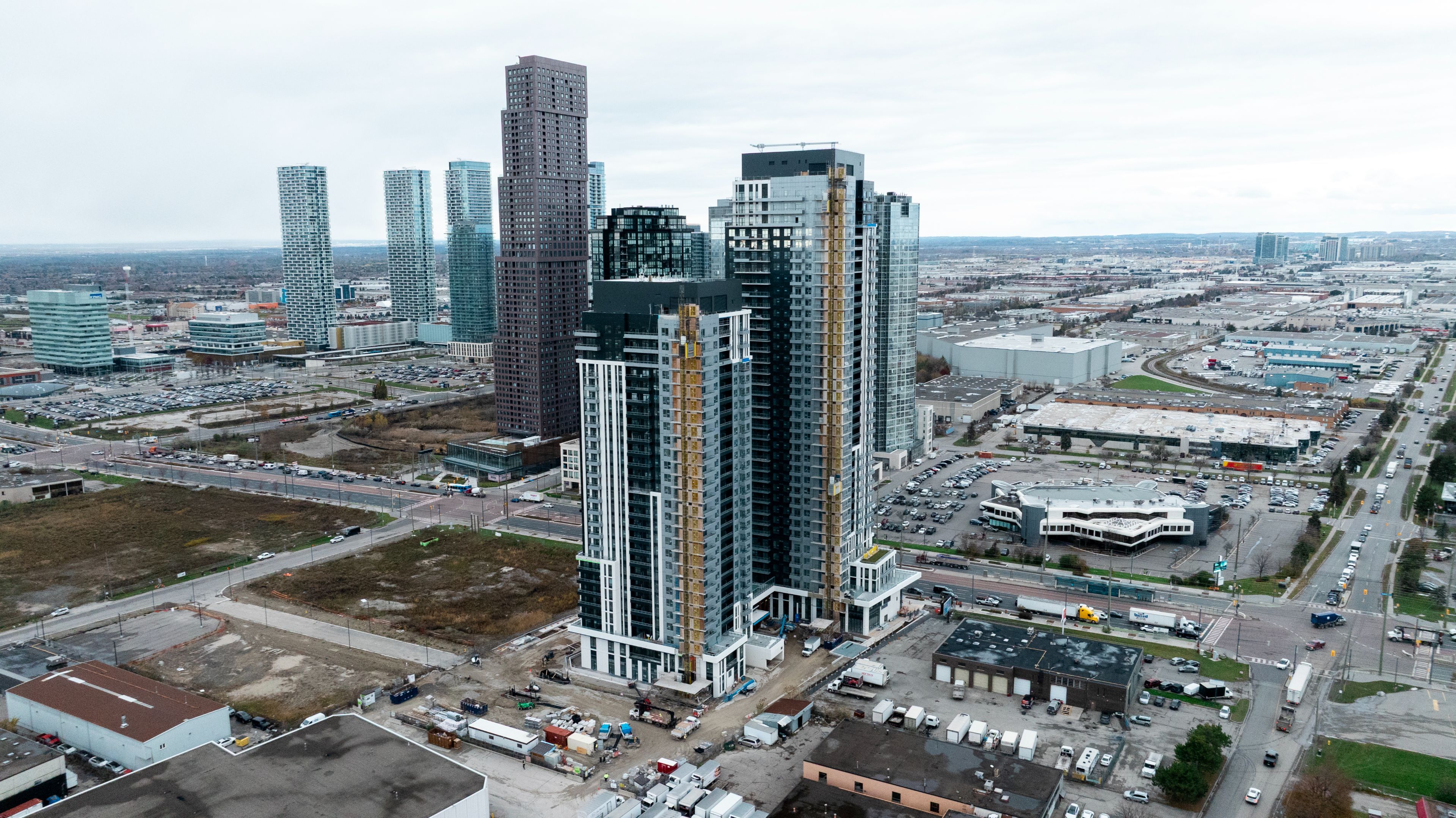5 Meadowdale Road 1604, Vaughan, On L4k 0c7