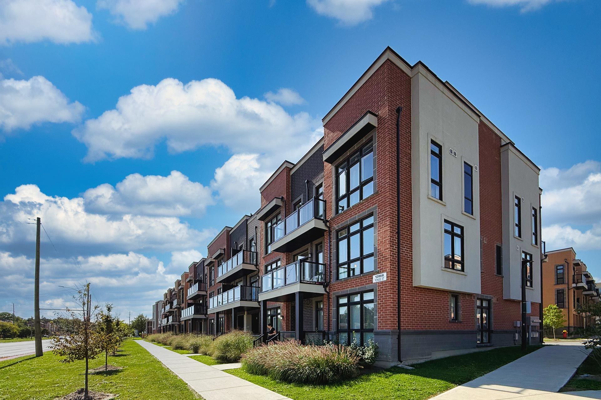 12868 Yonge Street 15, Richmond Hill, On L4e 1j4