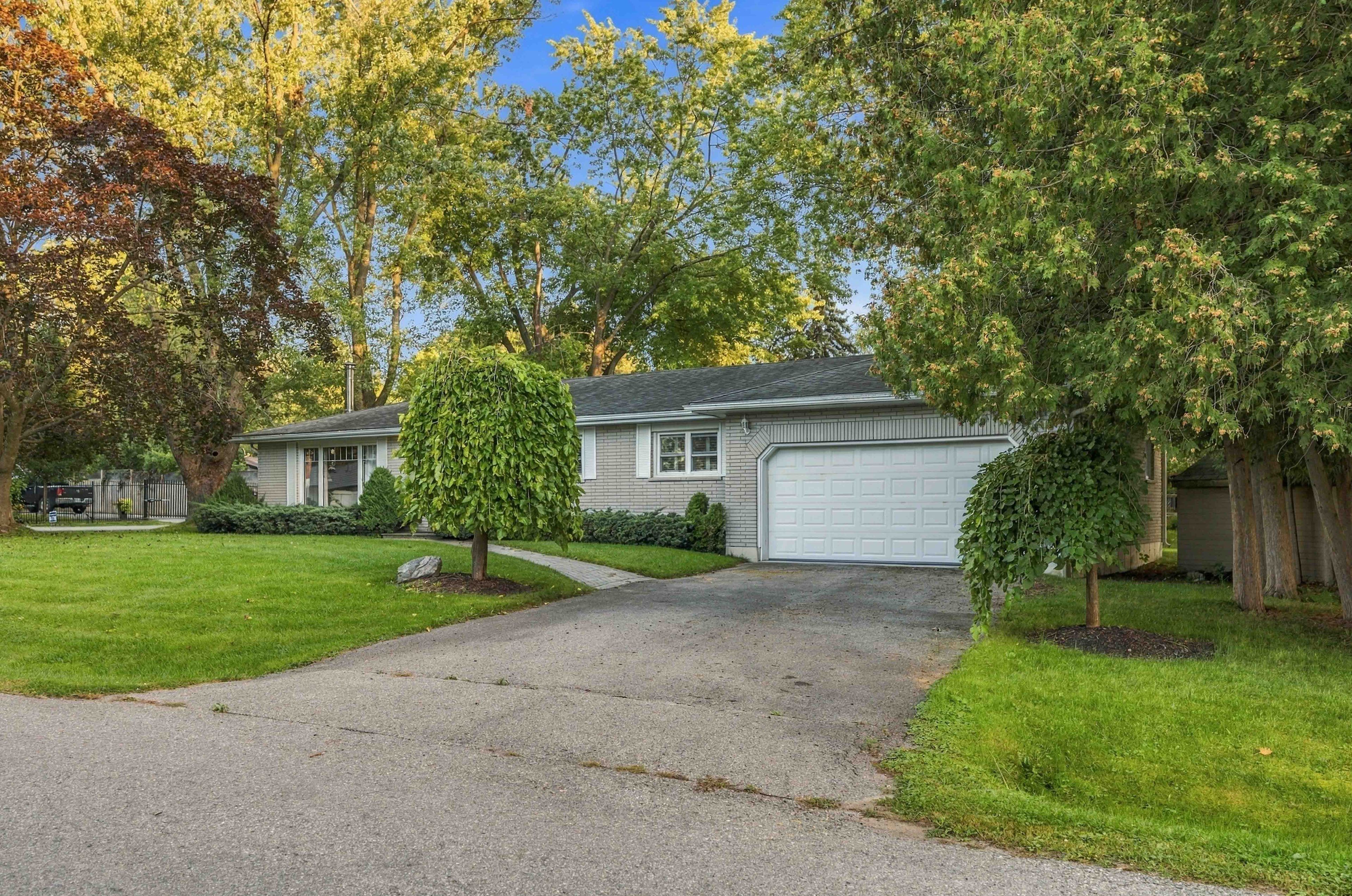 29 Medina Square, Georgina, On L4p 1c8