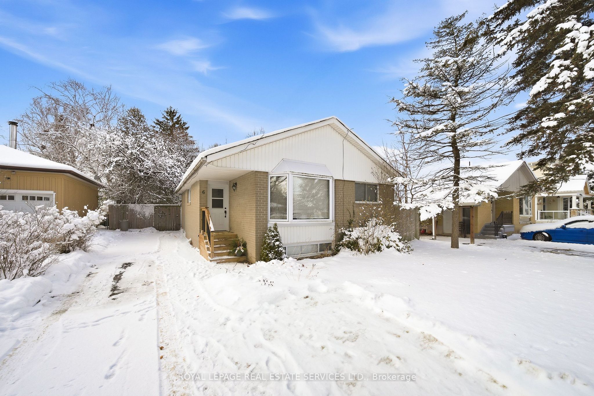 6 Corbett Crescent Main, Aurora, On L4g 2g1