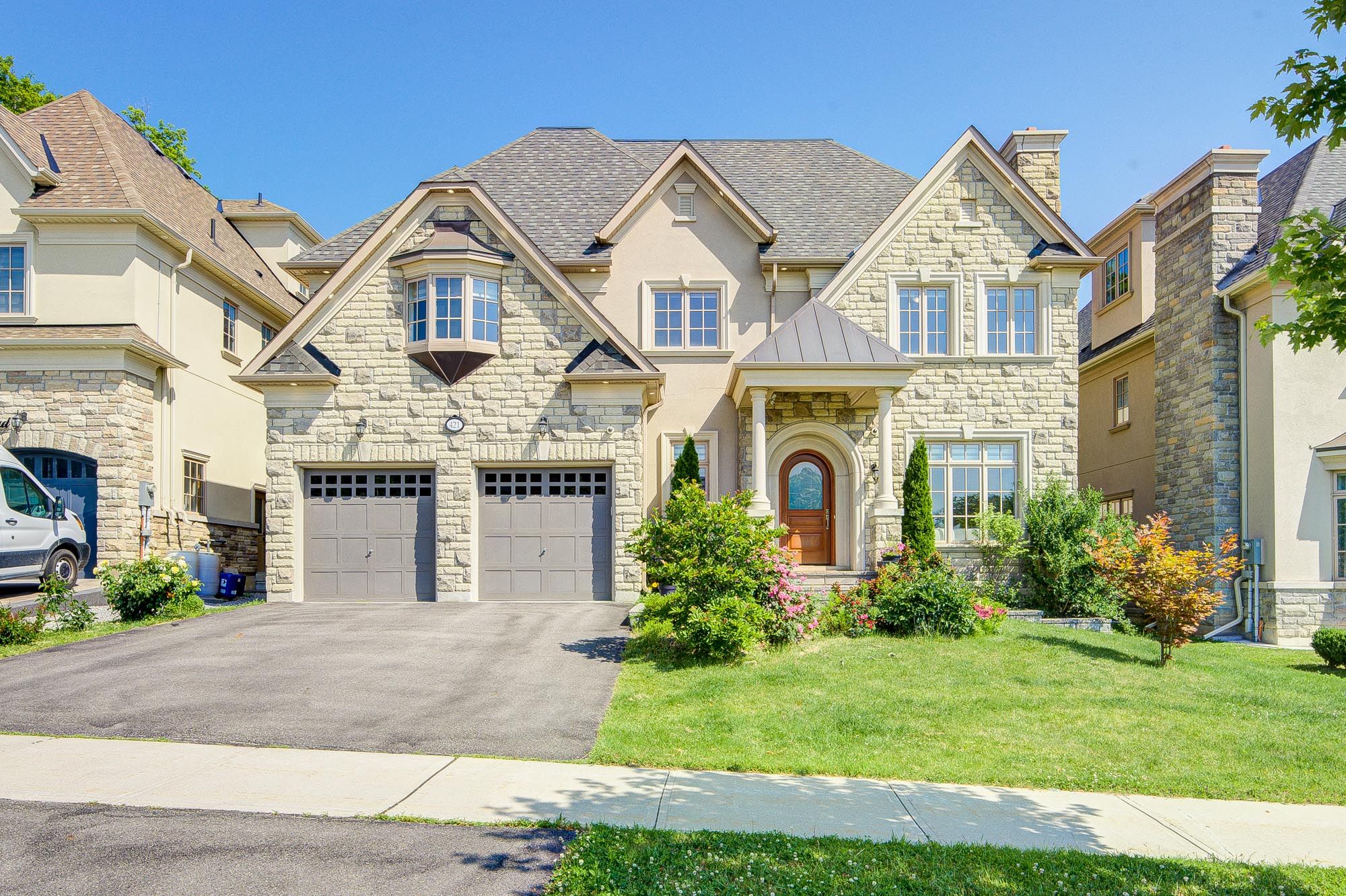 421 Flamingo Road, Vaughan, On L4j 8l4