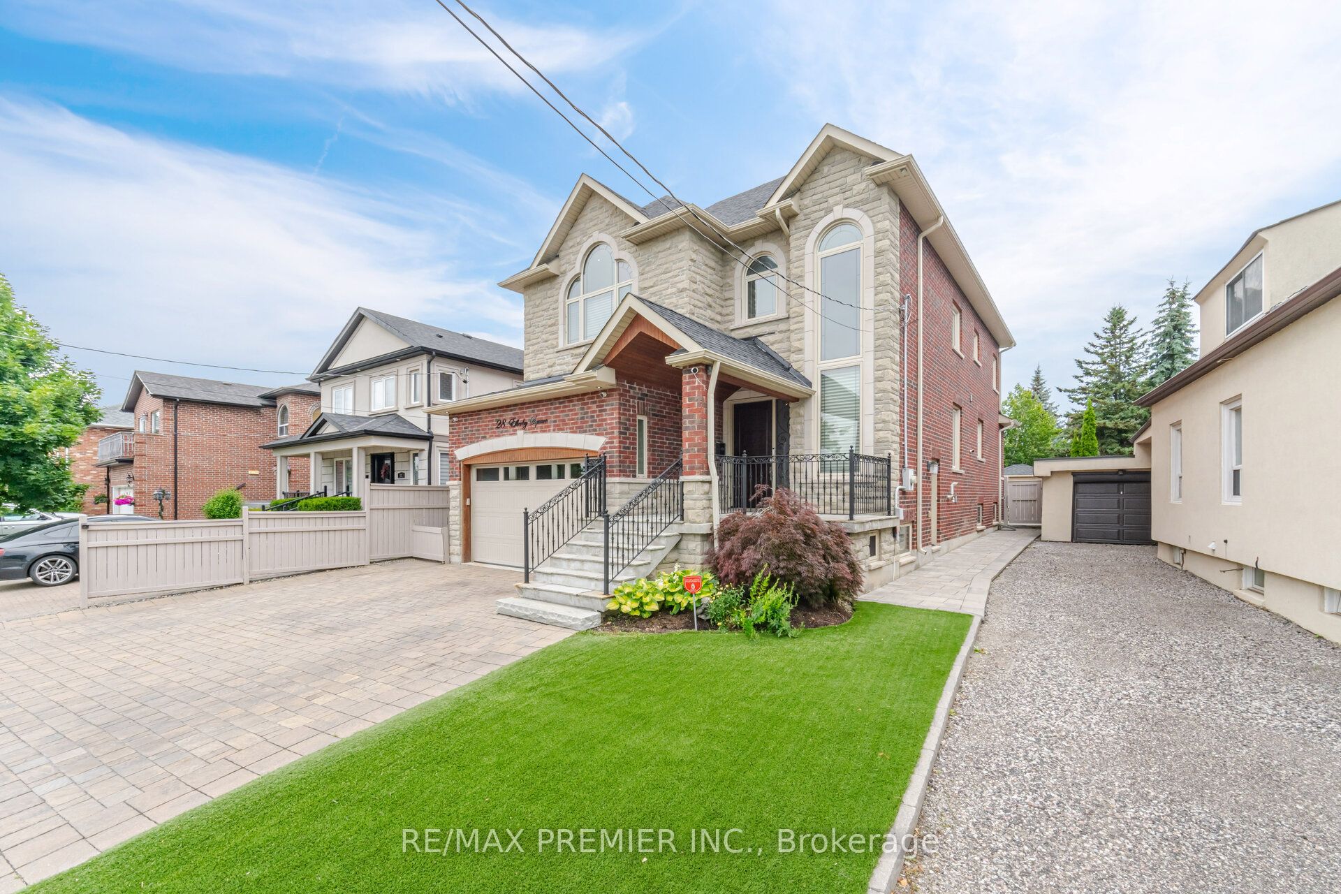 28 Ellerby Square N, Vaughan, On L4l 1n1
