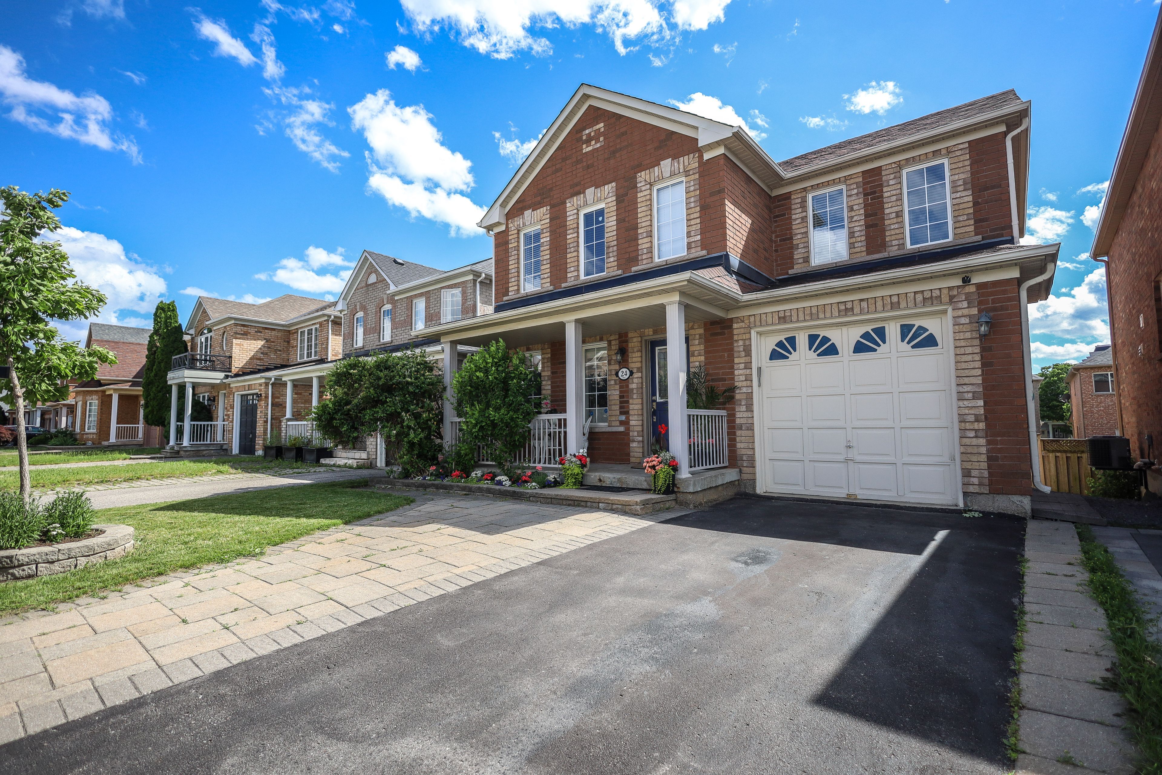 24 William Grant Road, Markham, On L6e 1r7