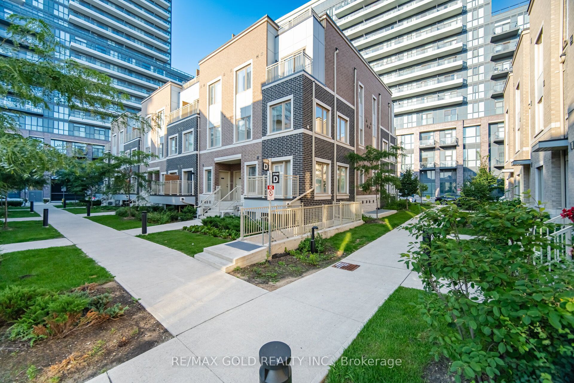 39 Honeycrisp Crescent Th83, Vaughan, On L4k 0n1