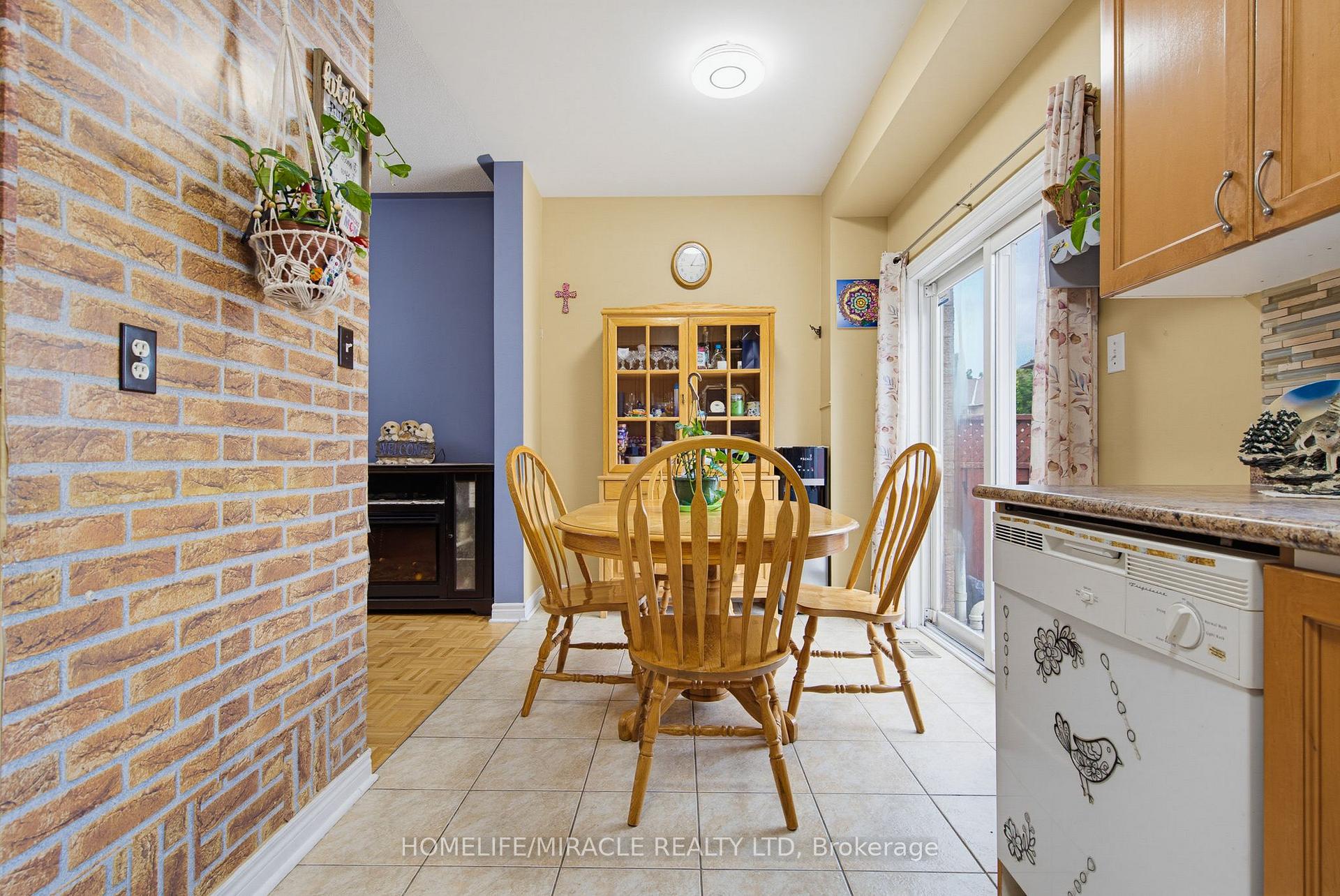 169 Tom Taylor Crescent 54, Newmarket, On L3x 3e9