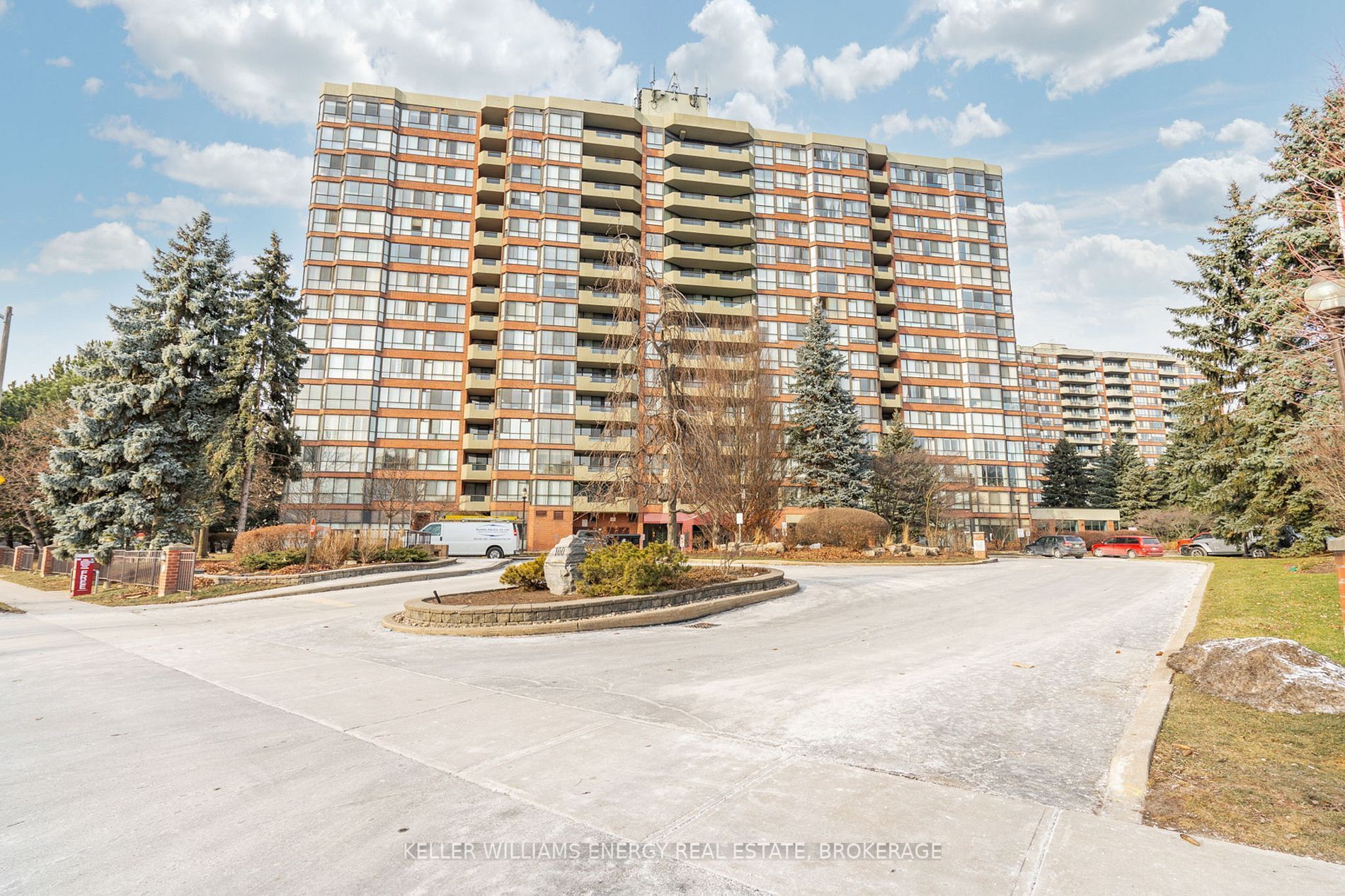 100 Observatory Lane 312, Richmond Hill, On L4c 1t4