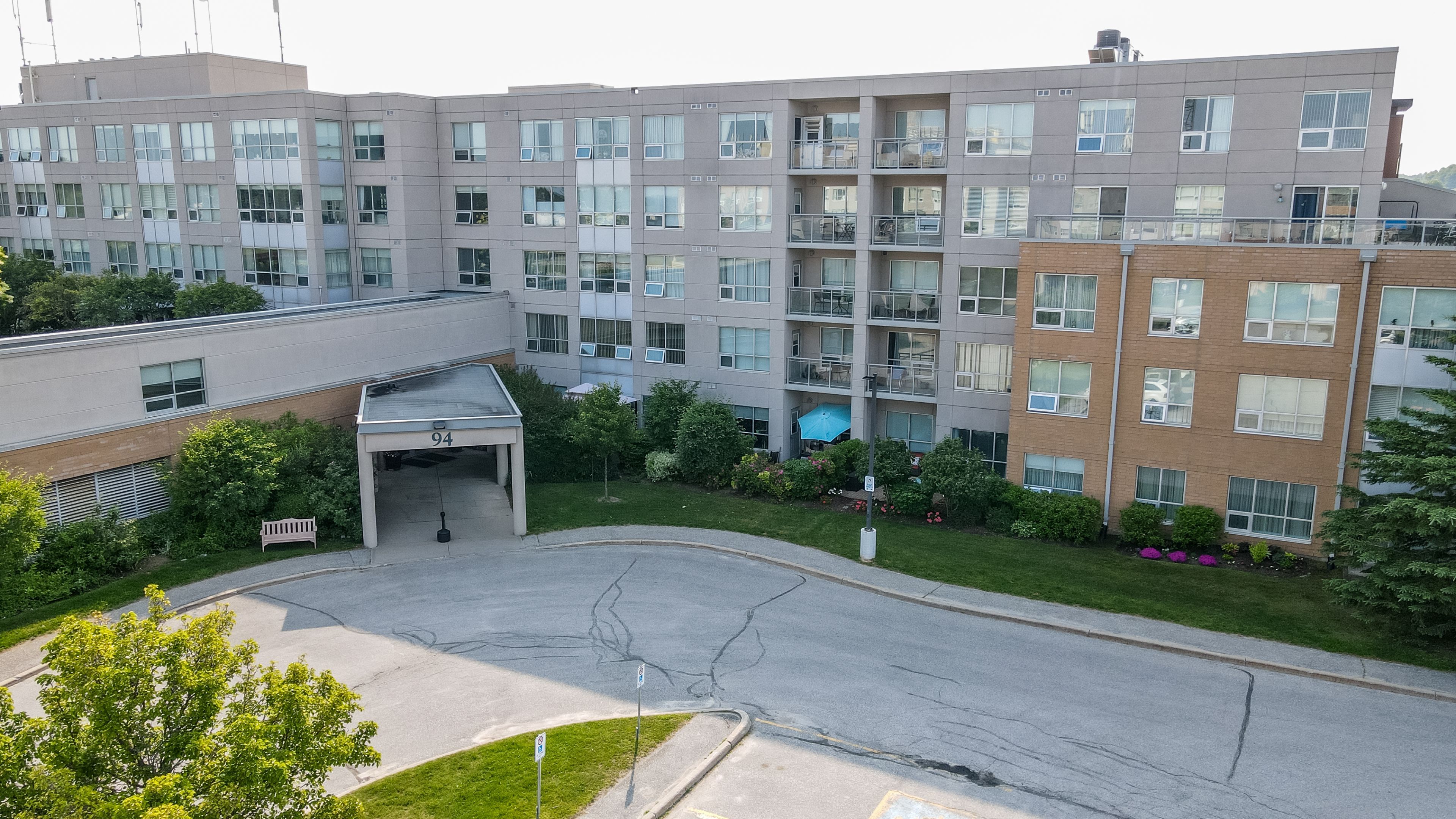 94 Dean Avenue 417, Barrie, On L4n 0m3
