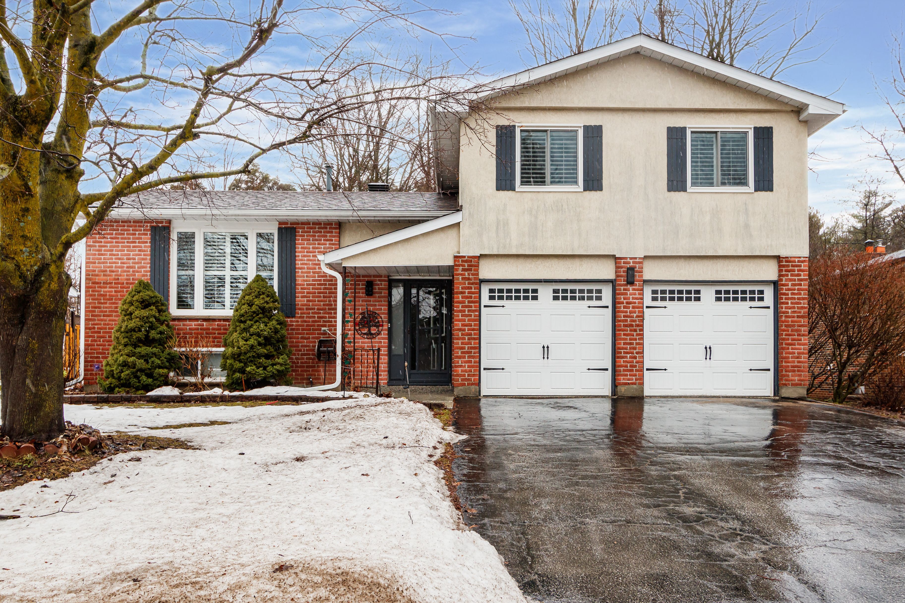 218 Datas Drive, Clearview, On L0m 1s0
