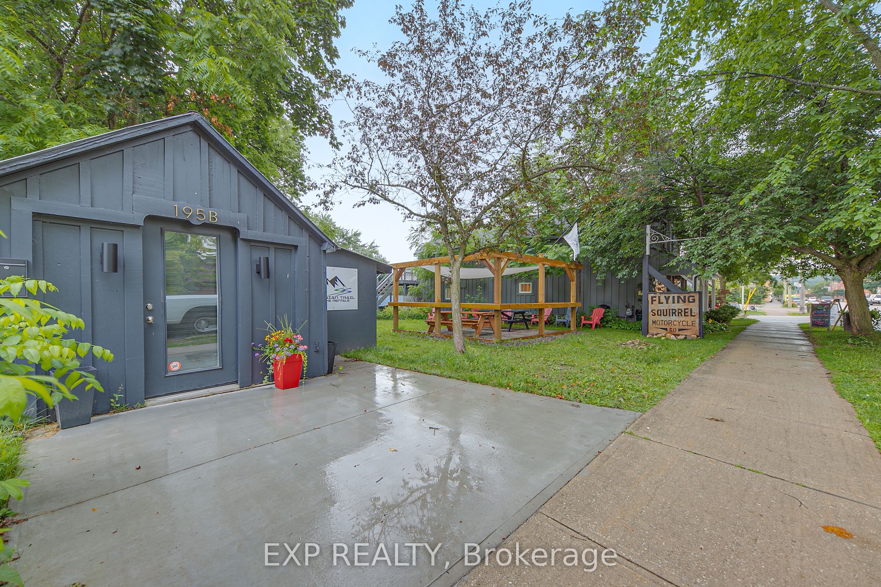 2 Francis Street E, Clearview, On L0m 1g0