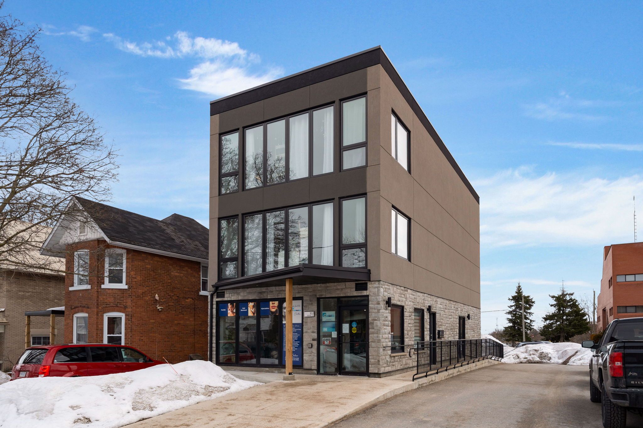 163 Mary Street, Orillia, On L3v 3e3