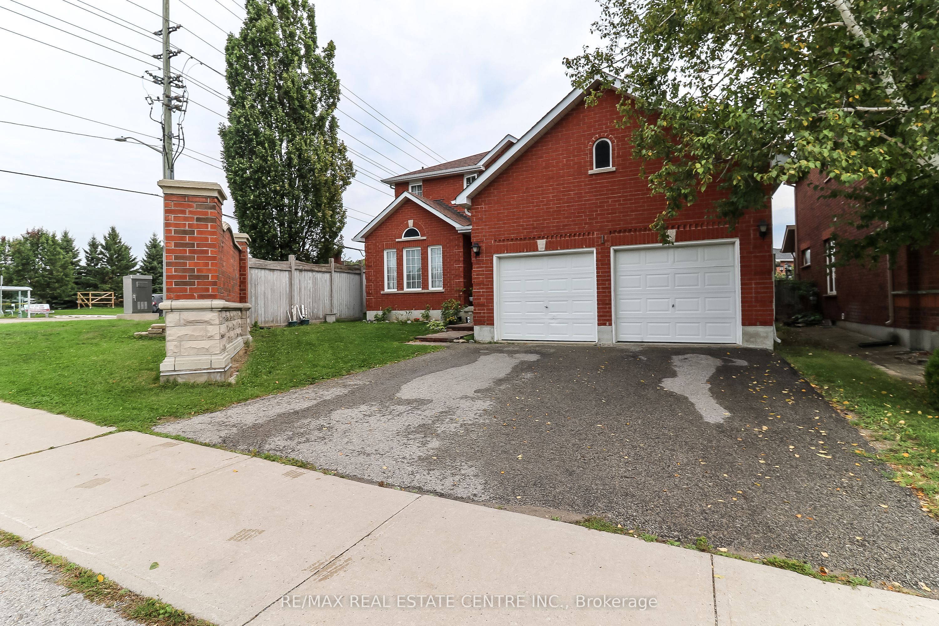 1 Sandringham Drive, Barrie, On L4n 0j9