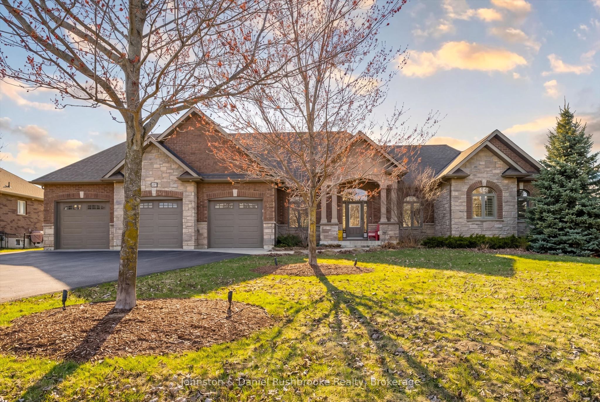1842 Meadowview Court, Severn, On L3v 0v6