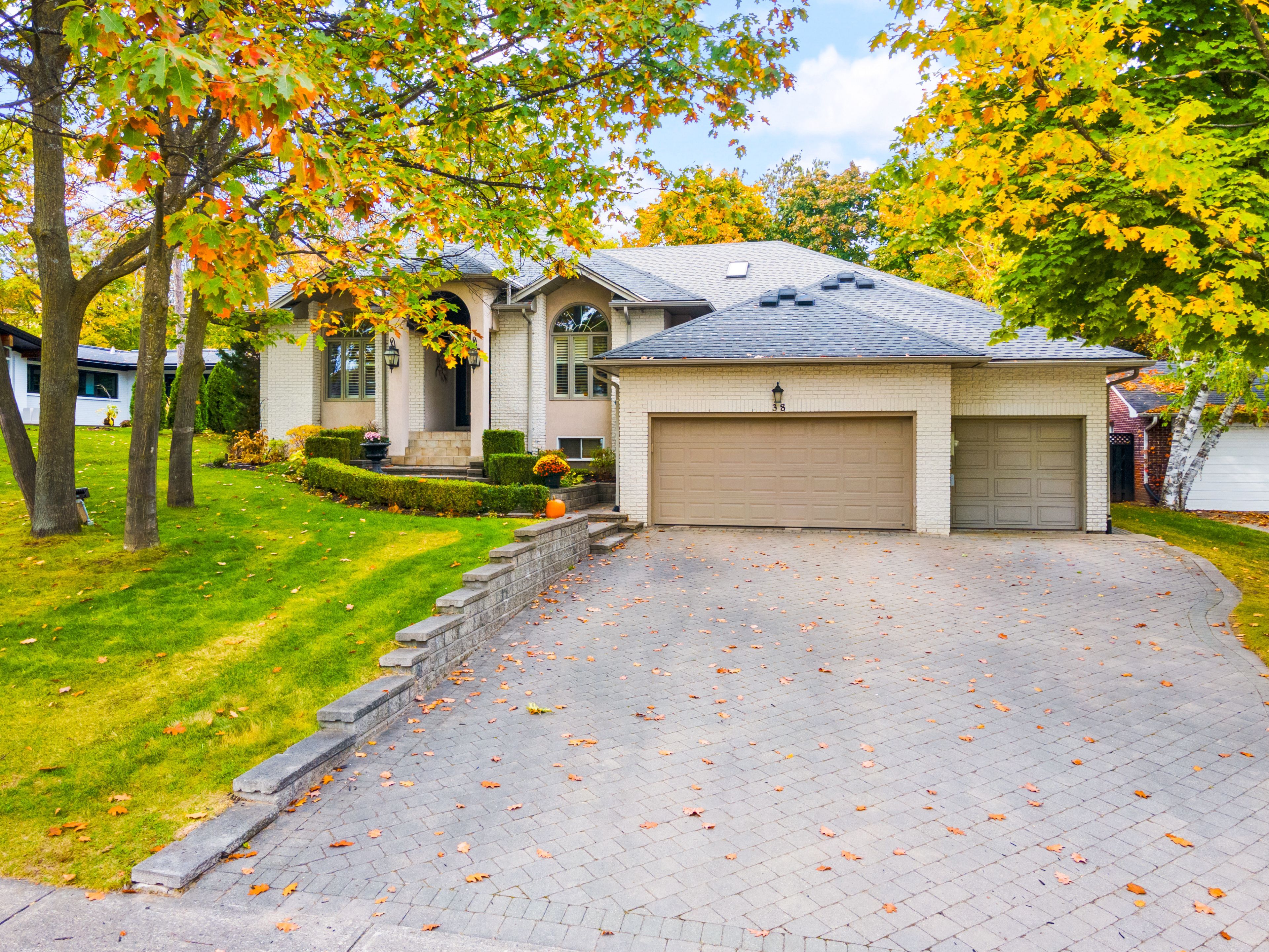 38 Castle Drive, Barrie, On L4n 1r1