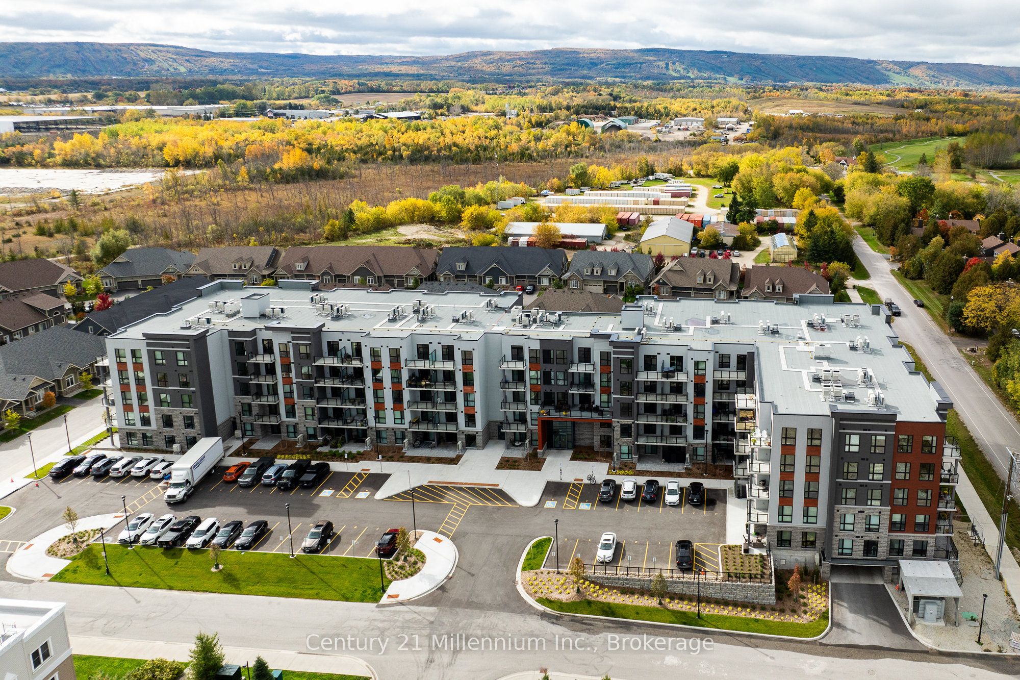 4 Kimberly Lane 217, Collingwood, On L9y 5t6