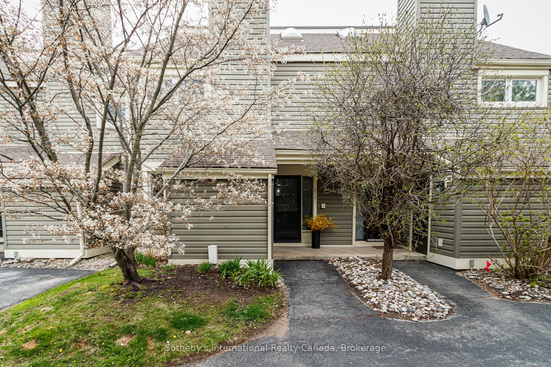 214 Escarpment Crescent 214, Collingwood, On L9y 5b4