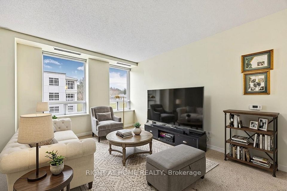 74 Ross Street 53, Barrie, On L4n 1g3