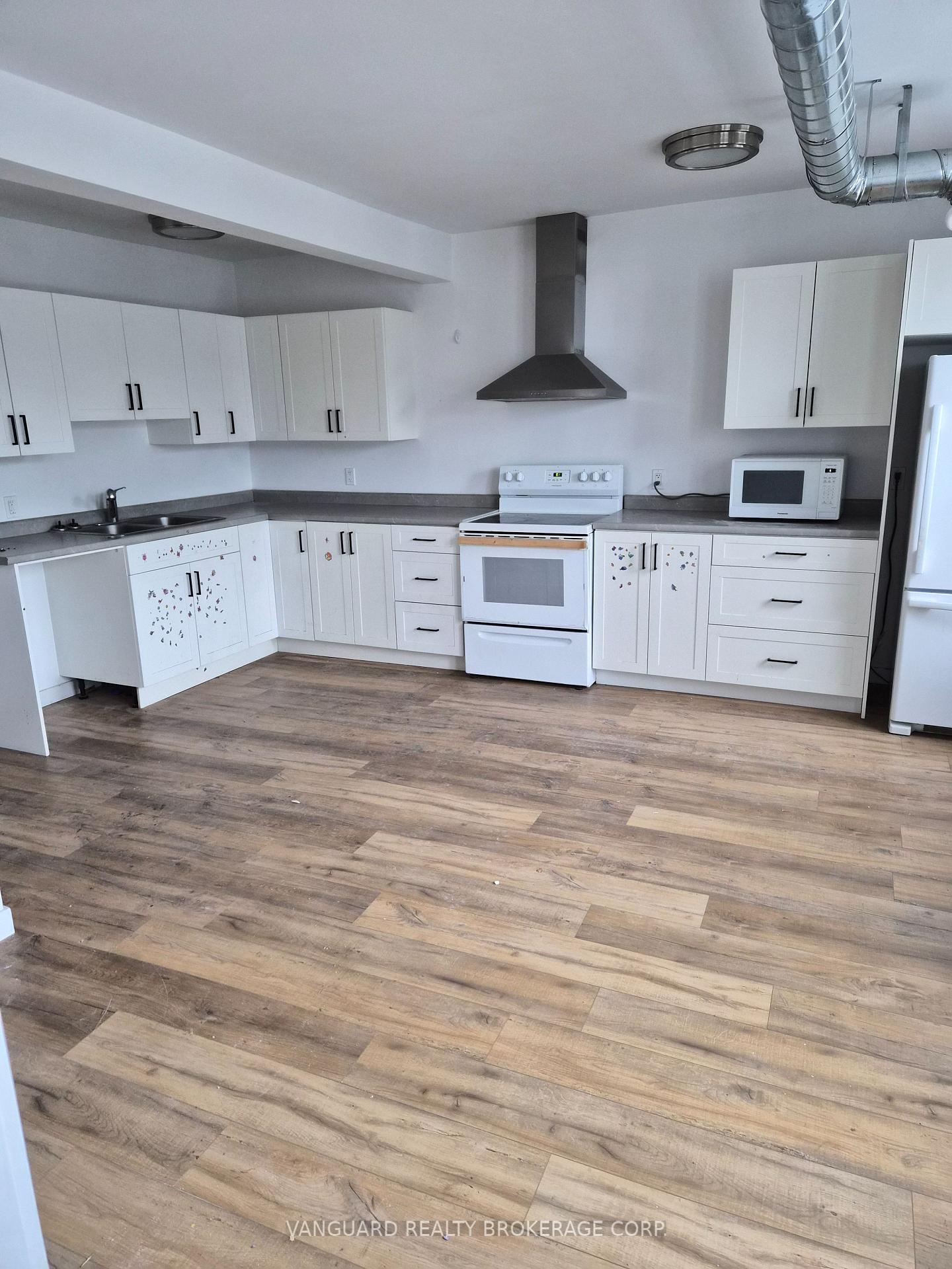 29 Dunlop Street W, Barrie, On L4n 1a1