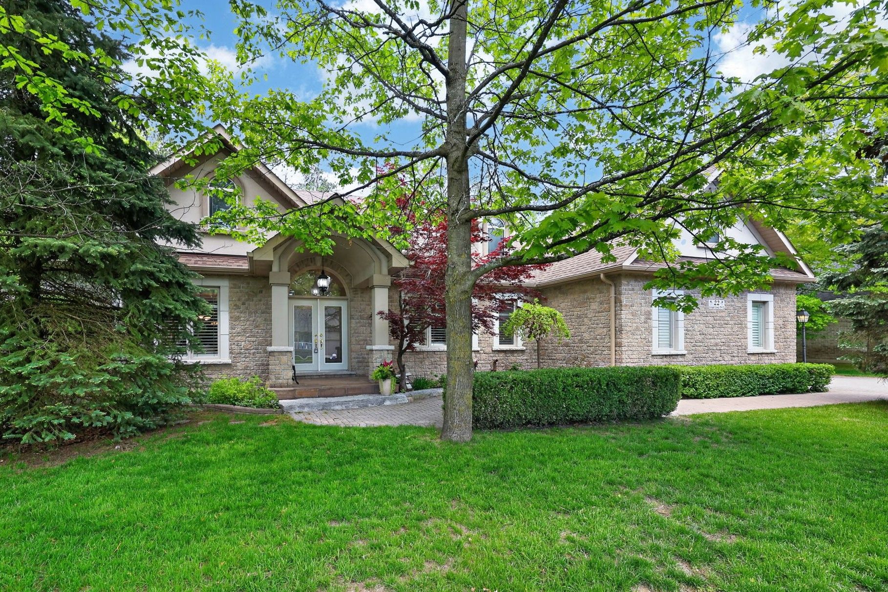 22 Lloyd Cook Drive E, Springwater, On L9x 0h5