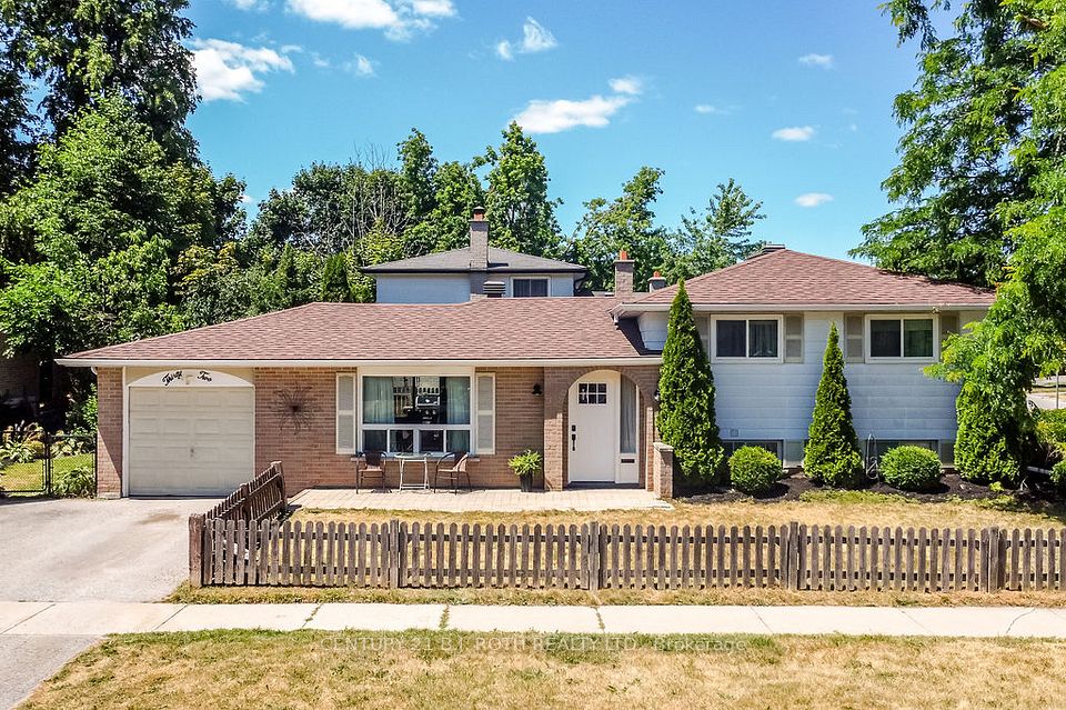 32 Lonsdale Place, Barrie, On L4m 4j1