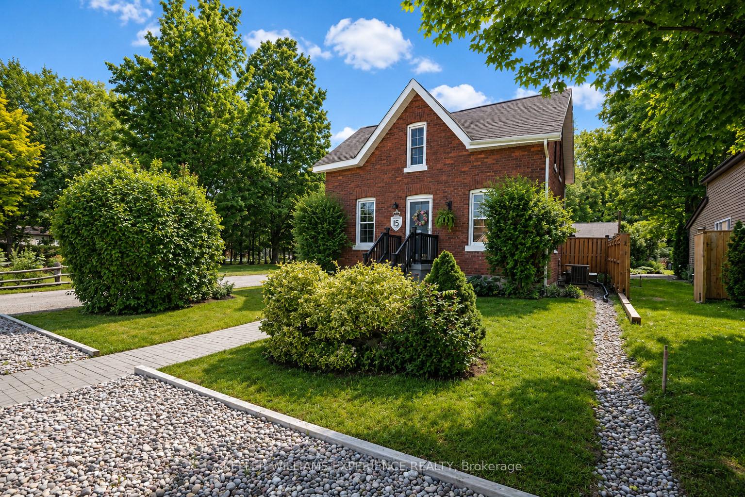 15 Leonard Avenue, Penetanguishene, On L9m 1e3