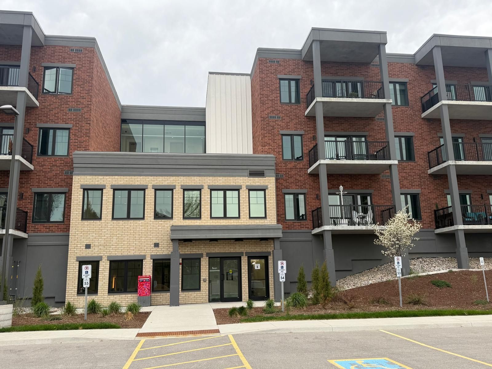 121 Mary Street 318, Clearview, On L0m 1g0
