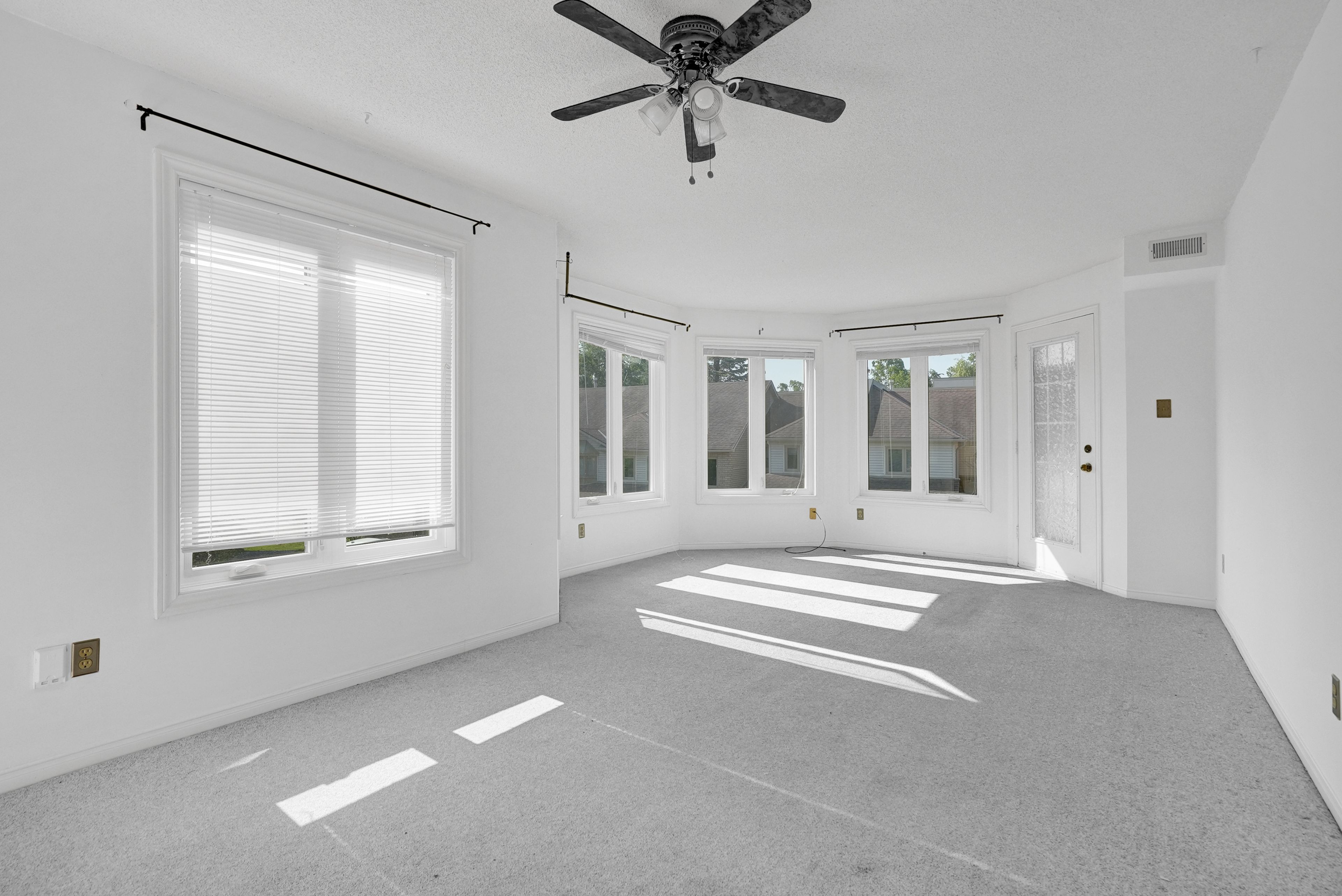 492 Laclie Street 204, Orillia, On L3v 7v2