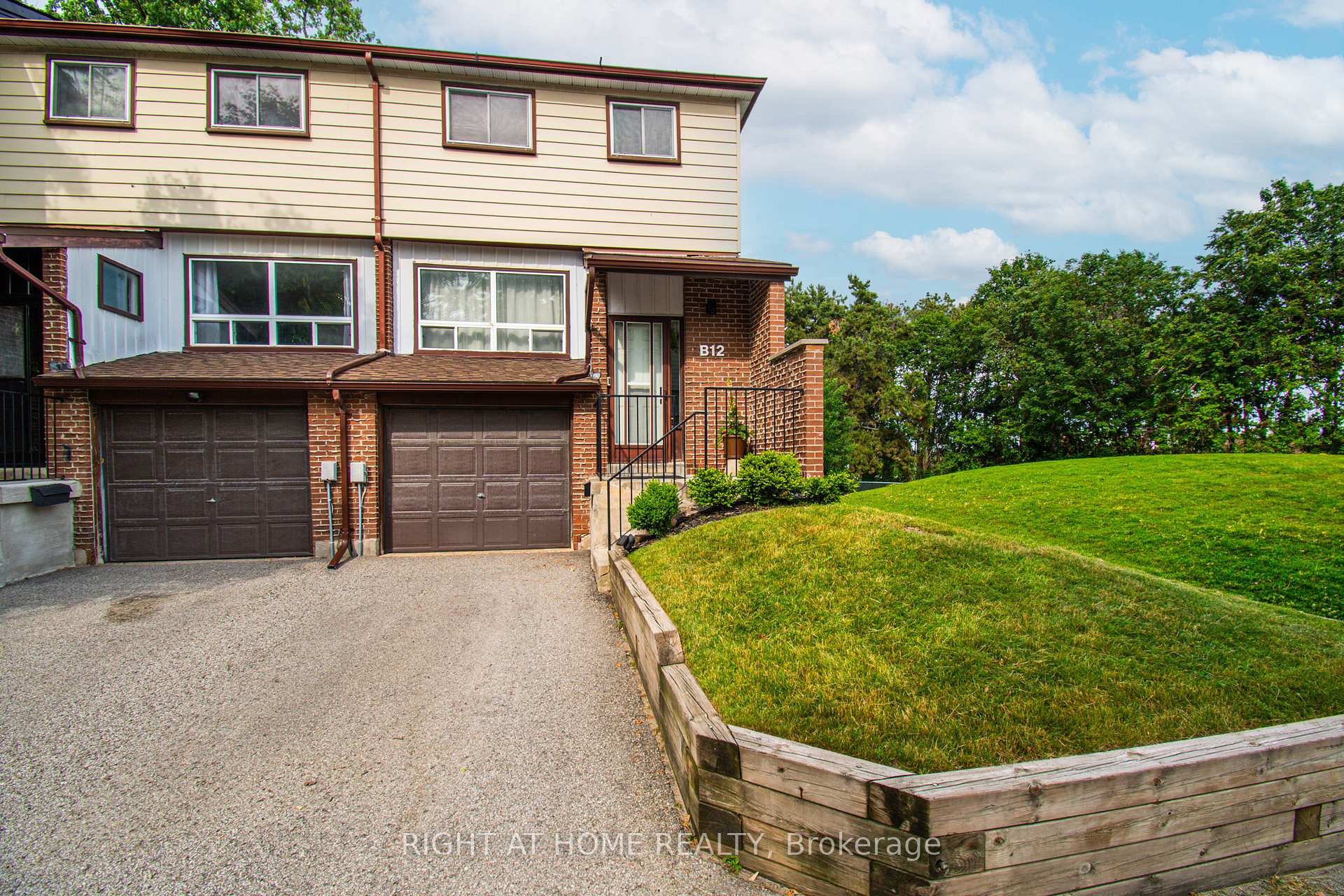 63 Ferris Lane B12, Barrie, On L4m 5c4