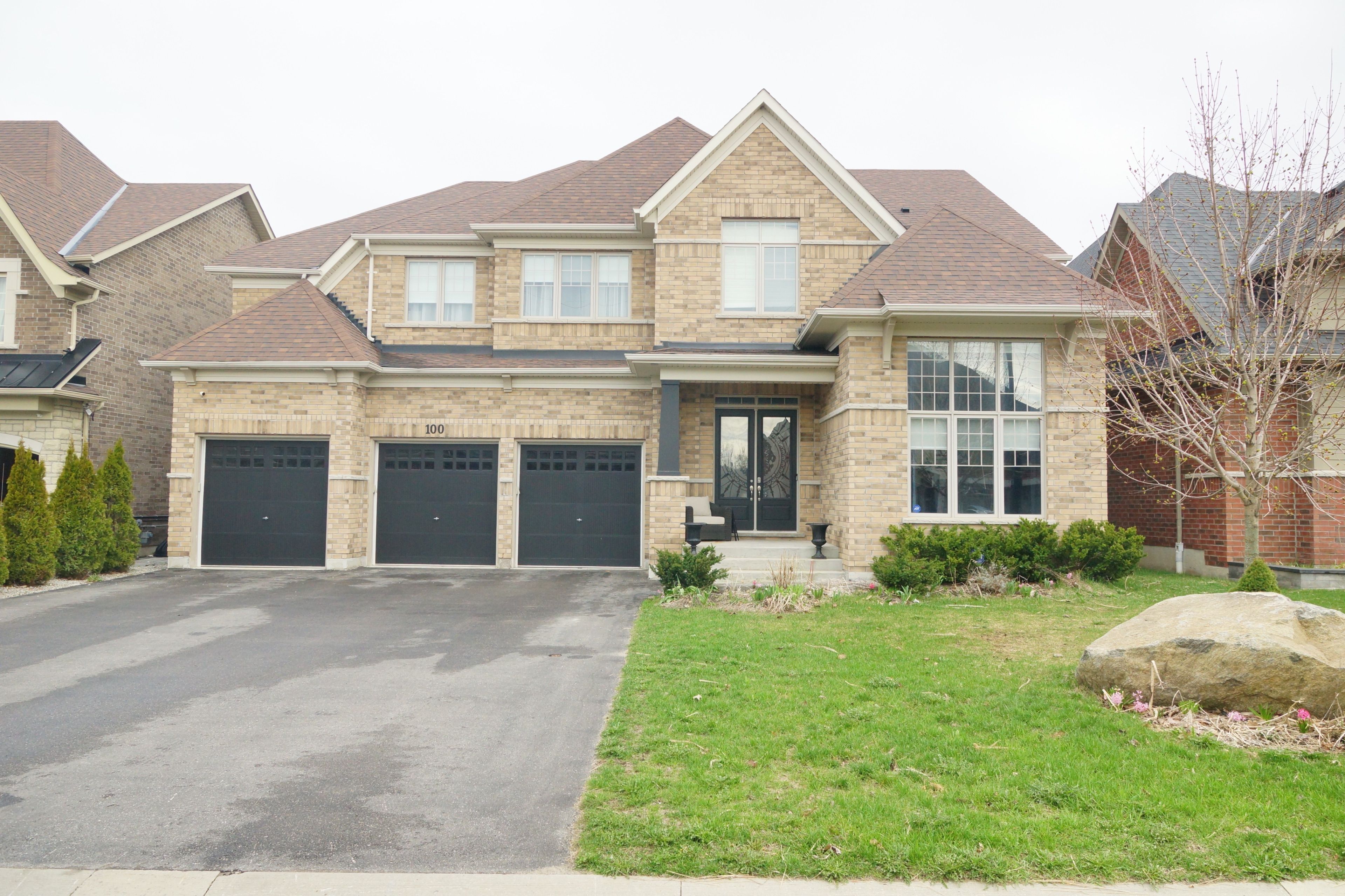 100 Trail Boulevard, Springwater, On L9x 0s7