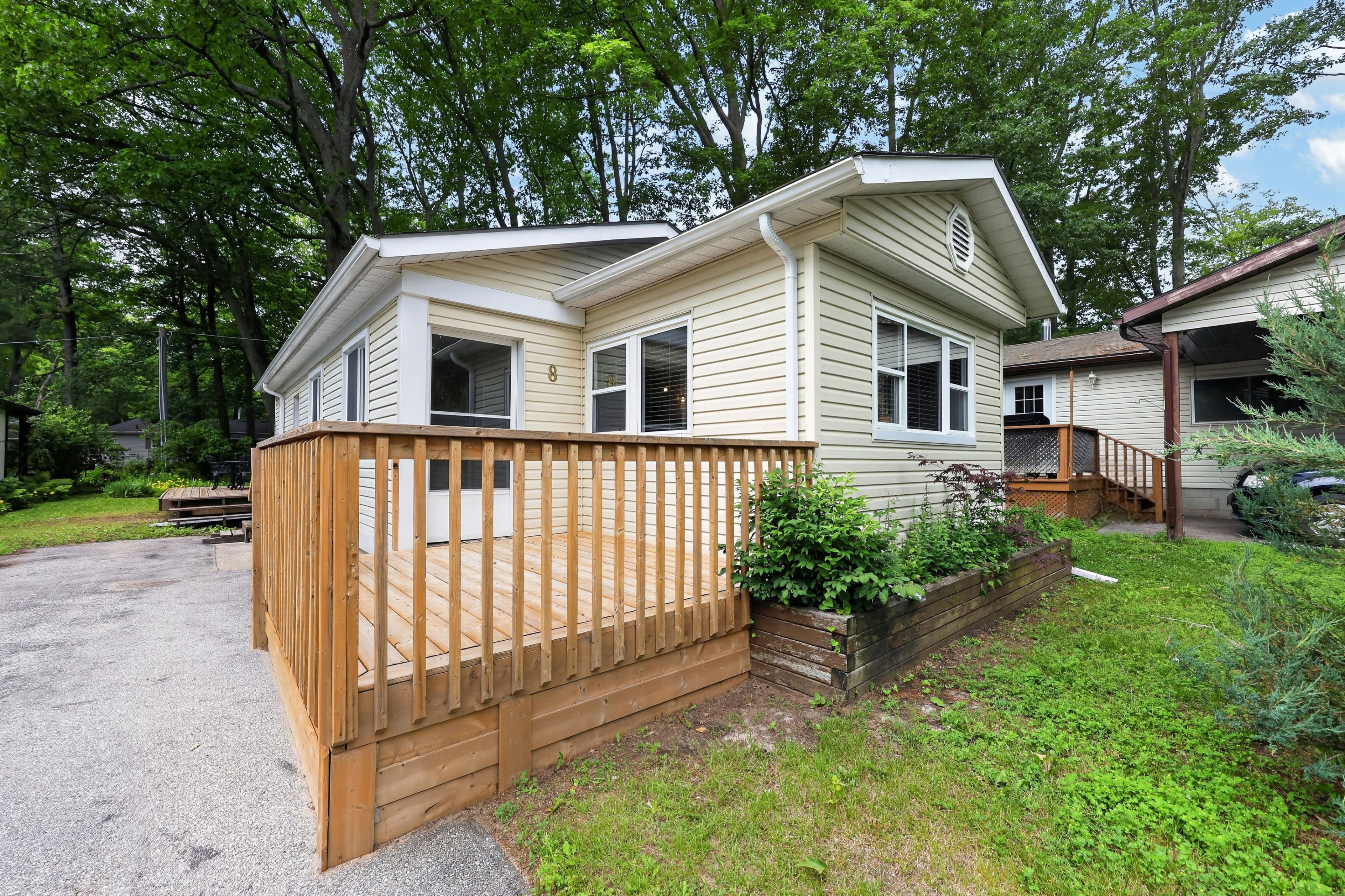 8 Shaw Street, Wasaga Beach, On L9z 1k2