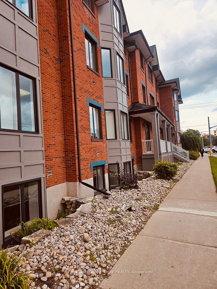 152 Bayfield Street 300, Barrie, On L4m 3b5