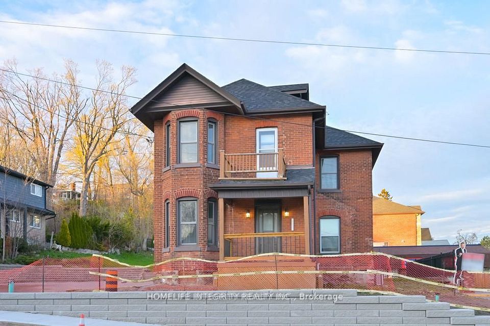 25 Berczy Street, Barrie, On L4m 3p6