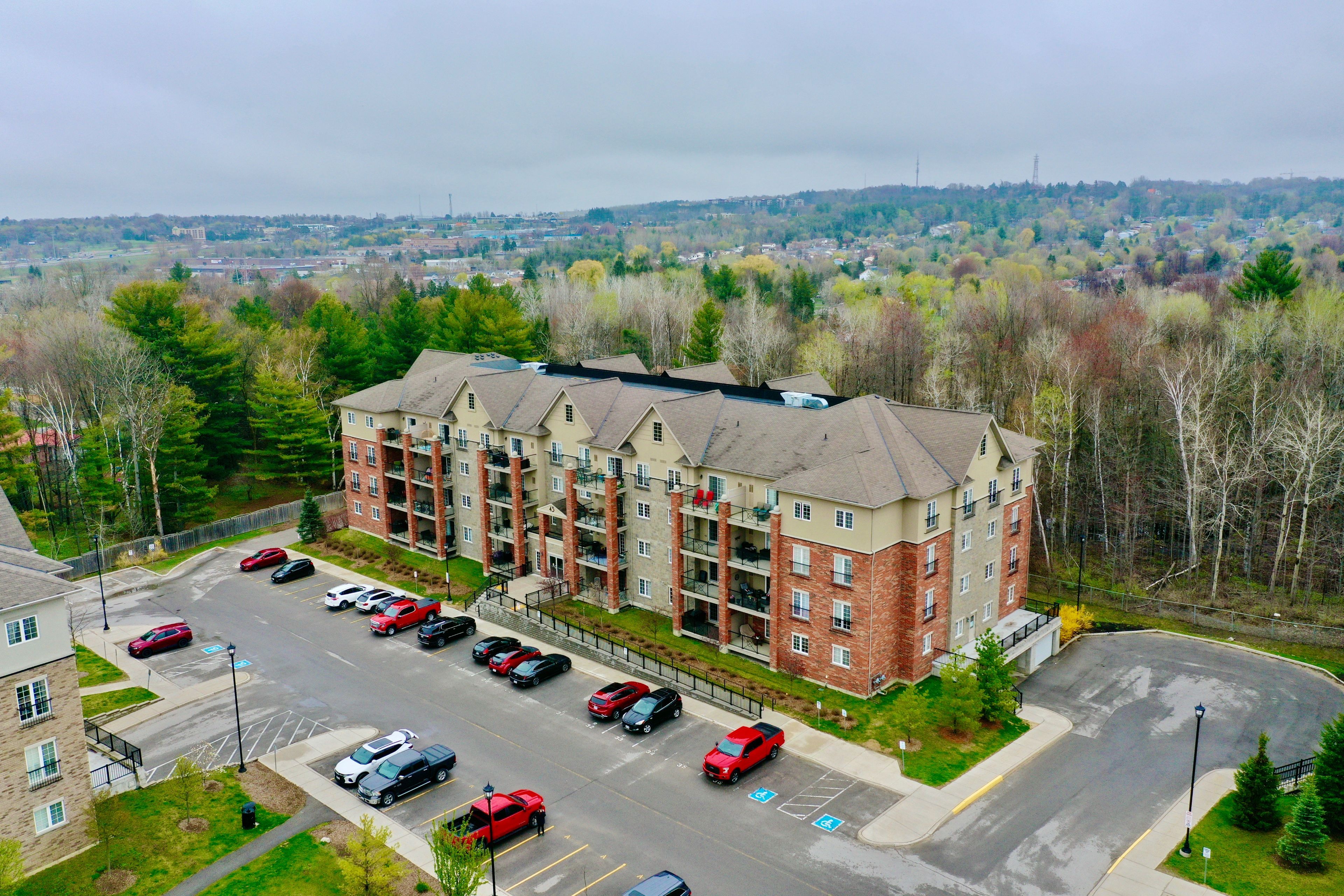 43 Ferndale Drive S 104, Barrie, On L4n 5w6