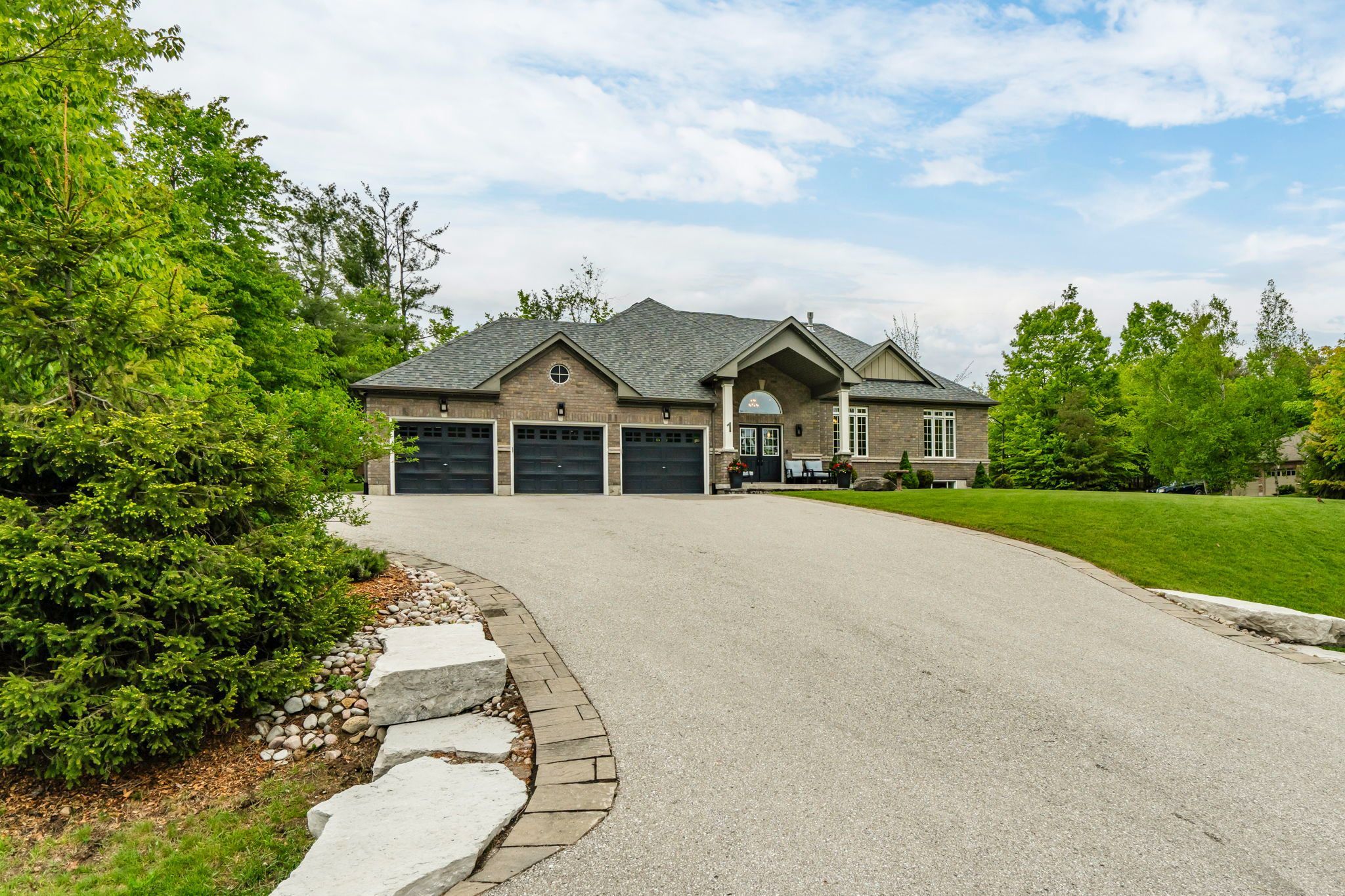 1 Topaz Court, Oro-Medonte, On L0l 2e0