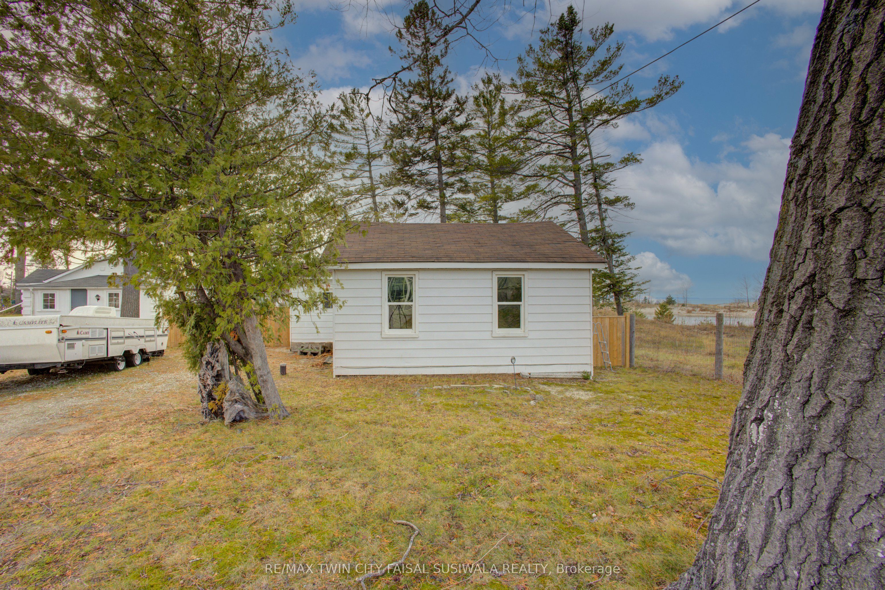 16 Zoo Park Road, Wasaga Beach, On L9z 2l8