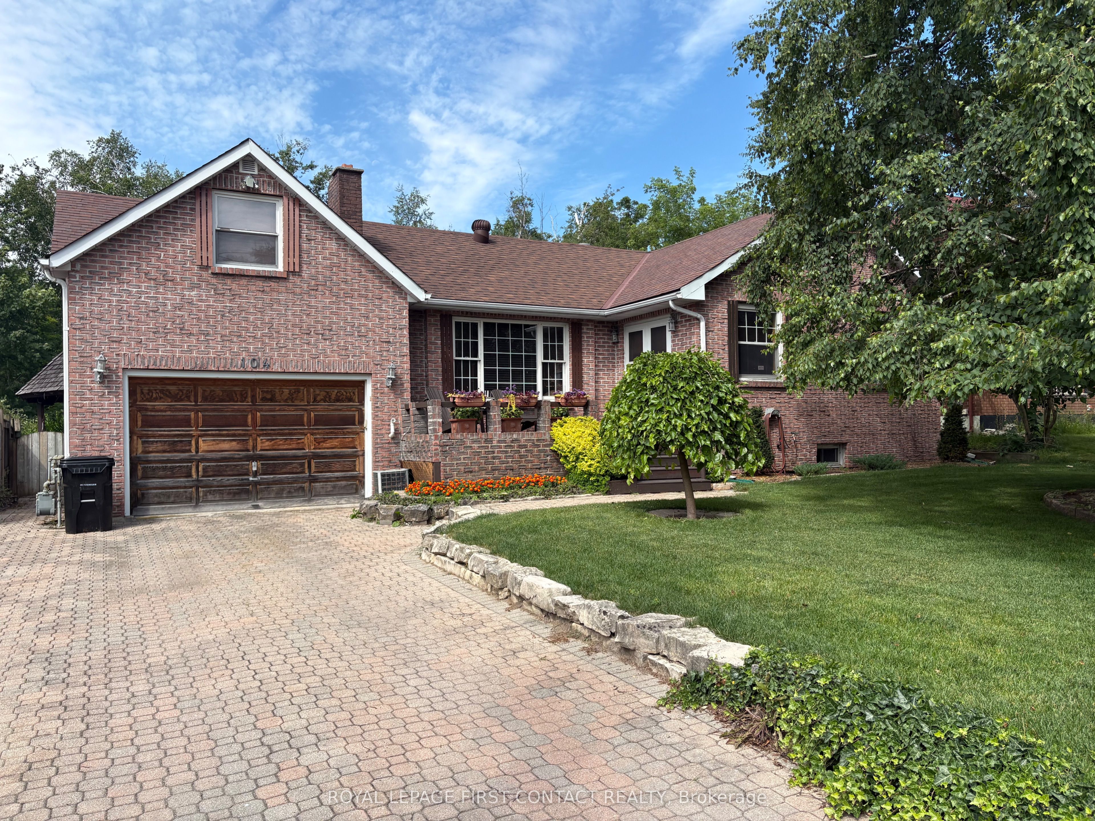 104 Eccles Street N, Barrie, On L4n 1y7