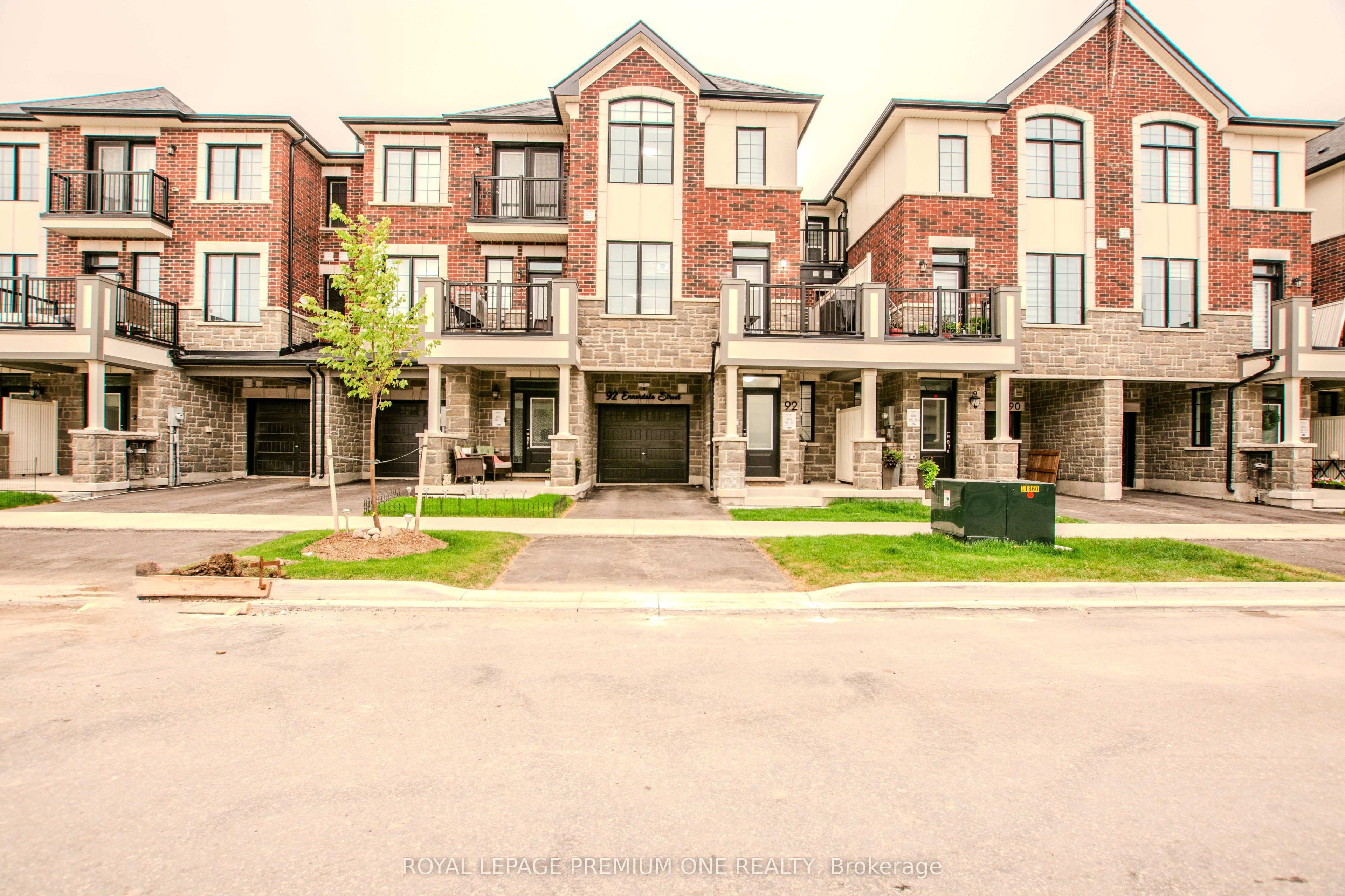 92 Ennerdale Street, Barrie, On L9j 1a4