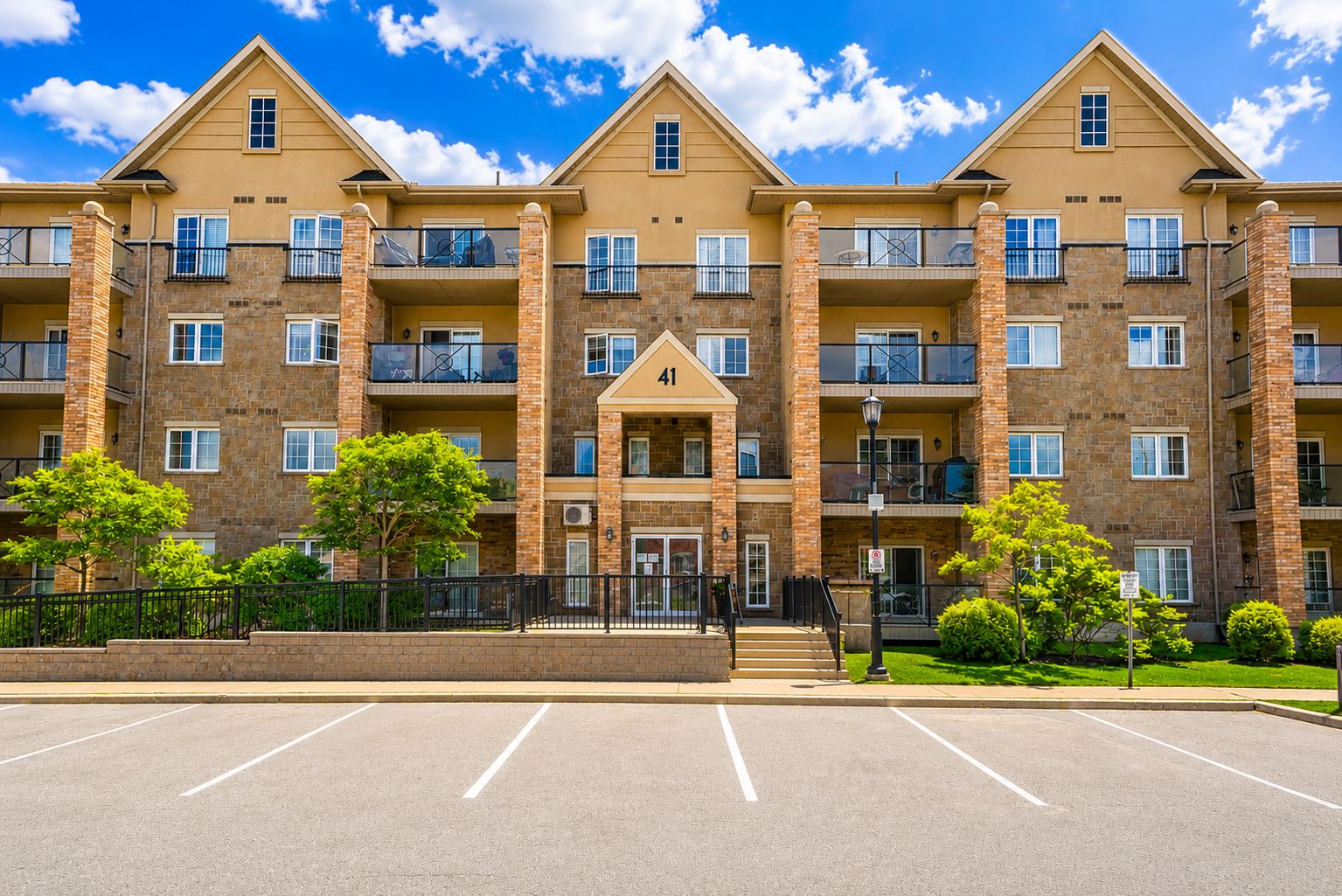 41 Ferndale Drive S 110, Barrie, On L4n 5t6
