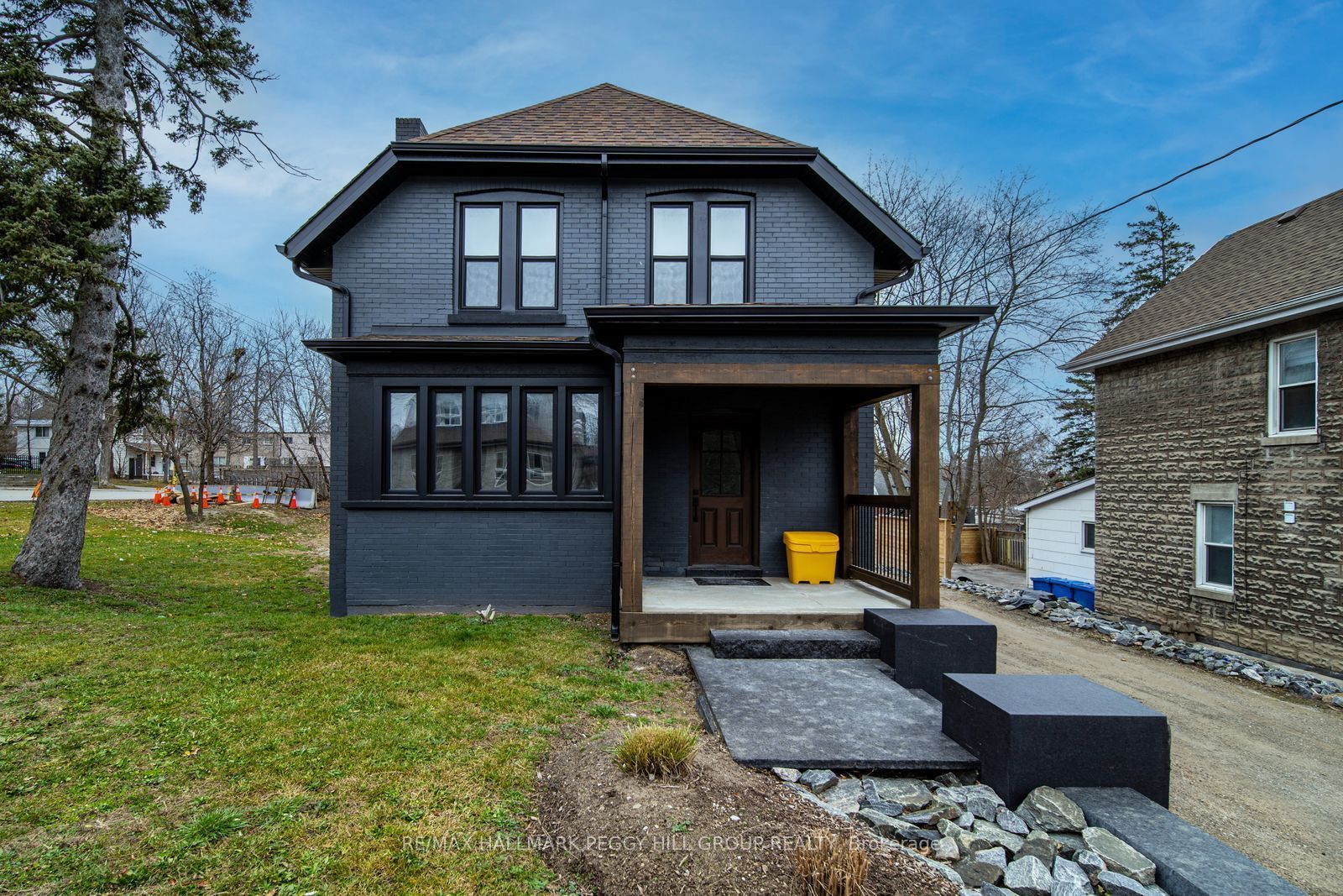 219 Bayfield Street, Barrie, On L4m 3b4
