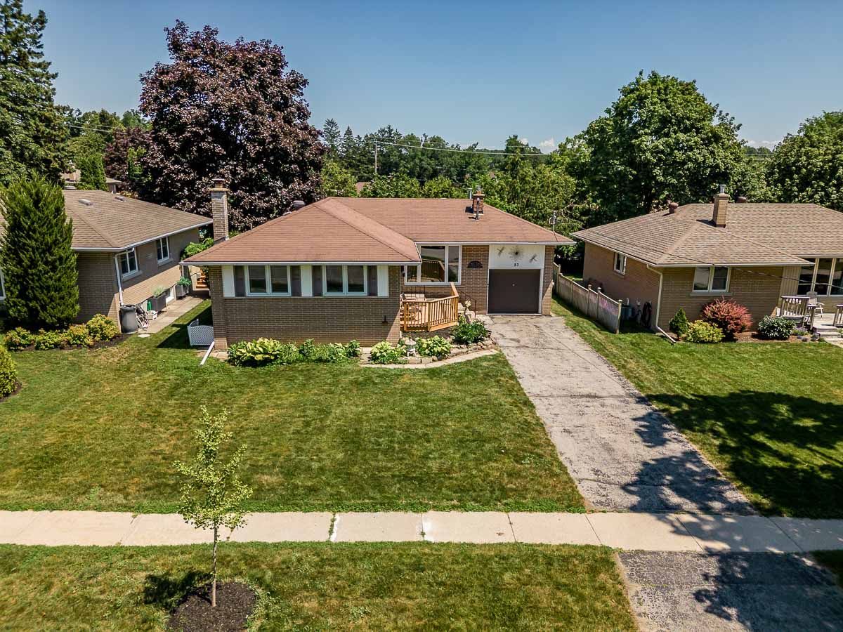 23 Downsview Drive, Barrie, On L4m 4p7