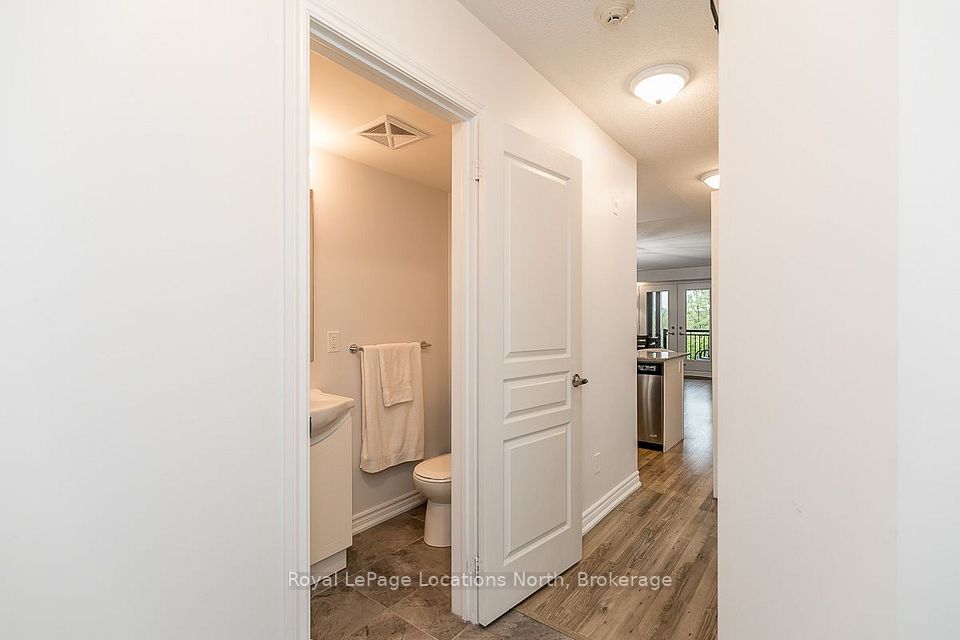 4 Anchorage Crescent 205, Collingwood, On L9y 0y6